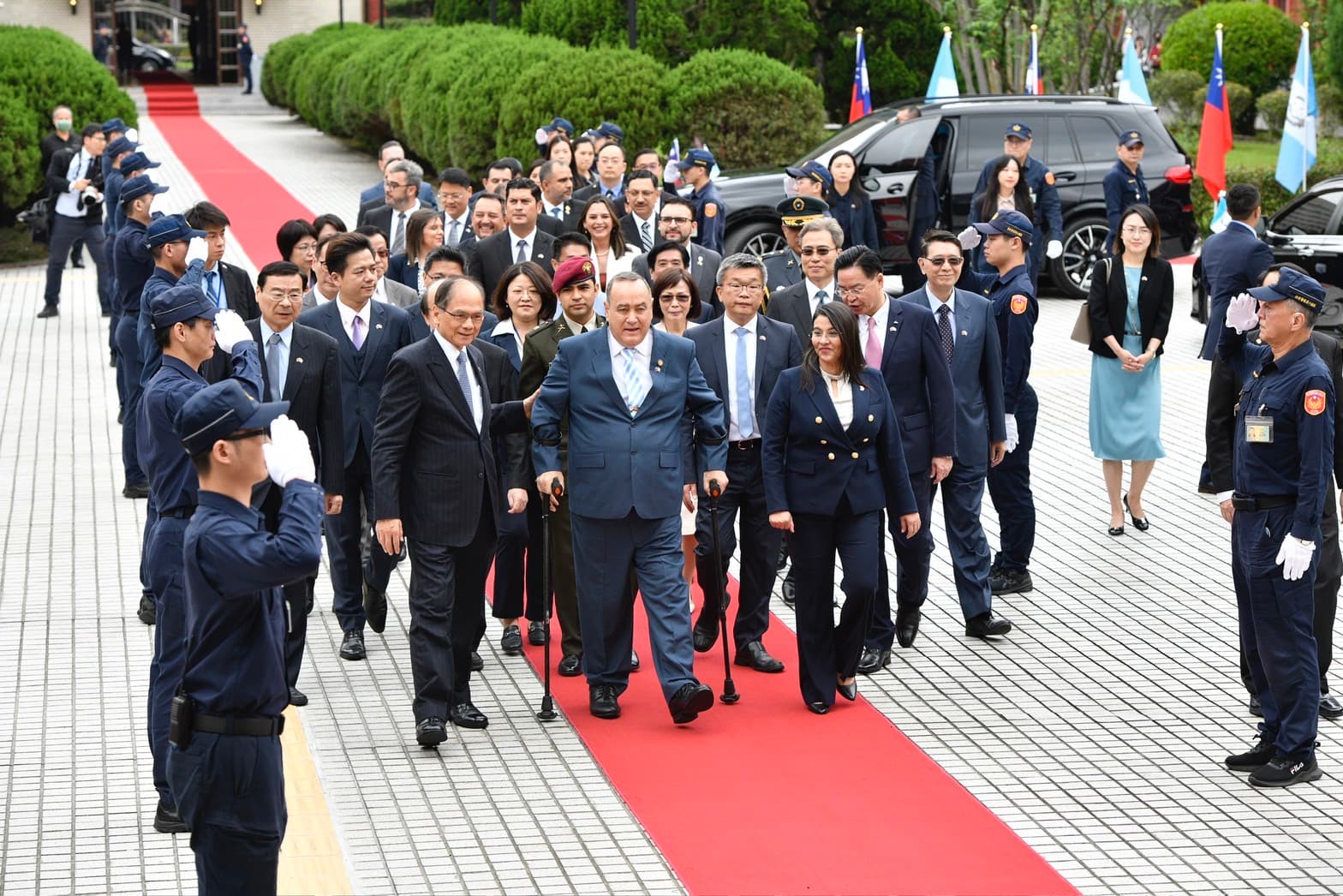 瓜地馬拉共和國總統賈麥岱上午前往立法院發表演說,並獲頒國會榮譽獎章。