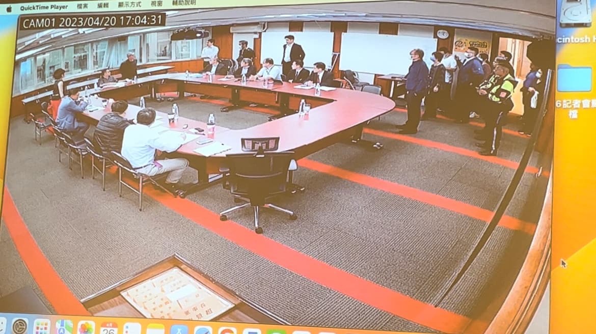 因劉偉龍等人進入會議室,泰山審計委員會中斷。