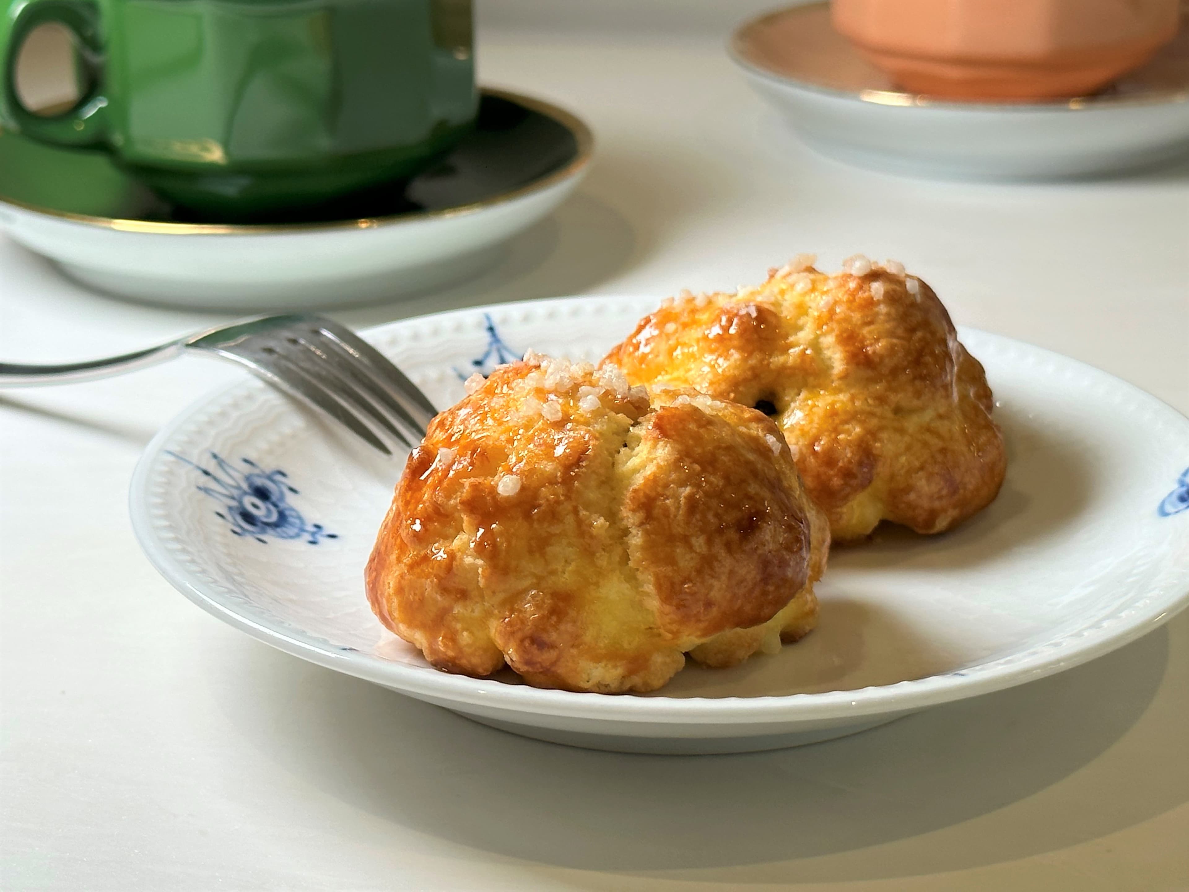 「小紅莓乳酪司康」內餡夾進cream cheese,讓口感濕潤不噎喉。(70元/個)