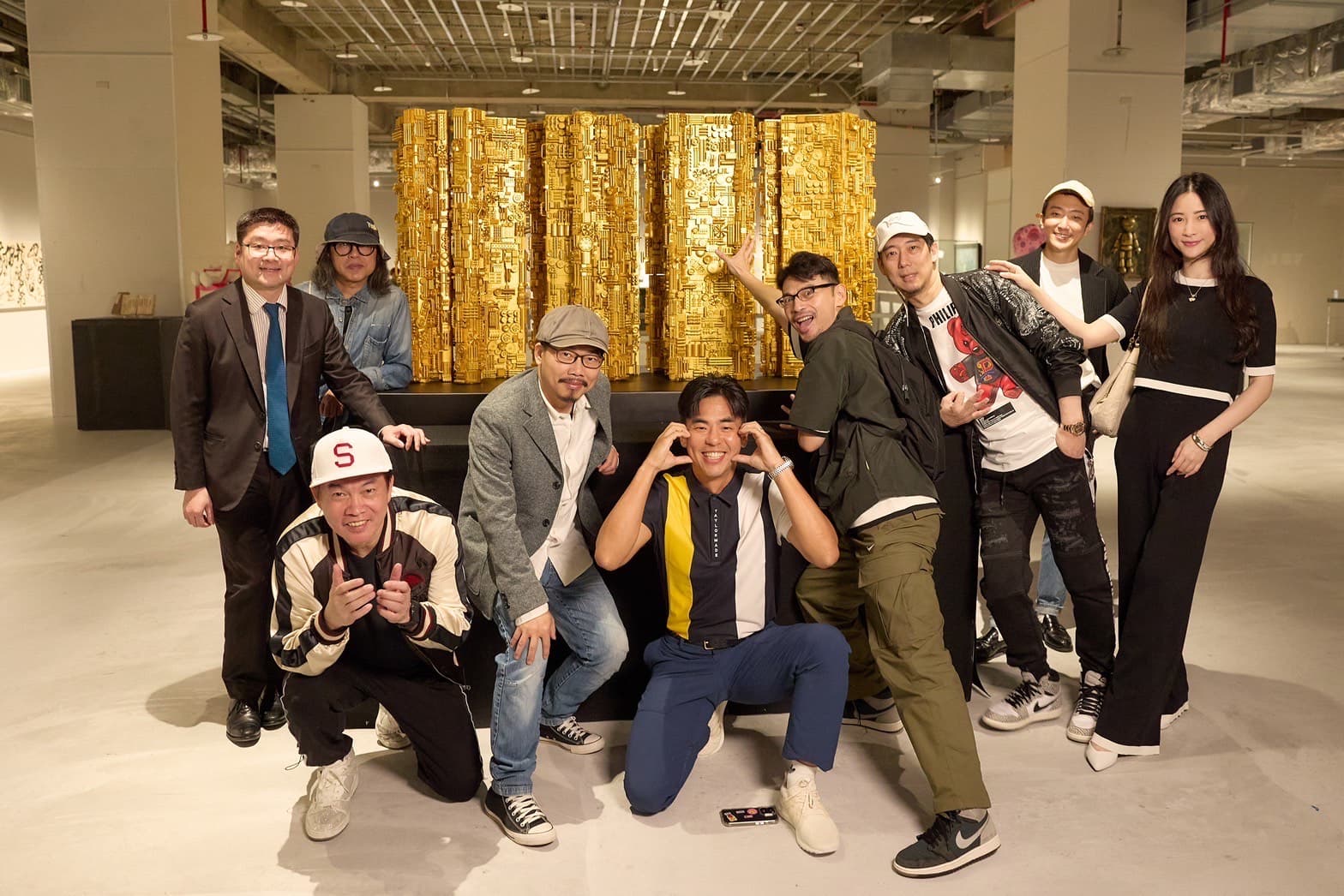 開幕前夕VIP之夜，方文山特地到會場巡禮，許多演藝圈好友到場祝賀。（東京中央沐春堂提供）