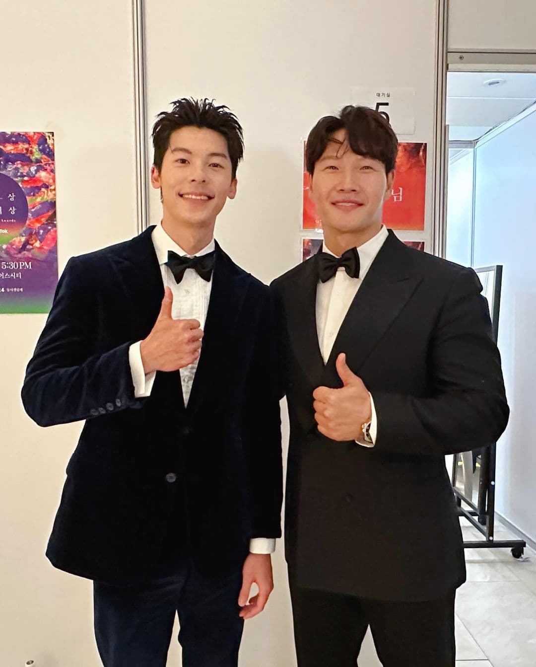 許光漢(左)與《Running Man》成員金鍾國(右)同框合影。(翻攝自許光漢IG)