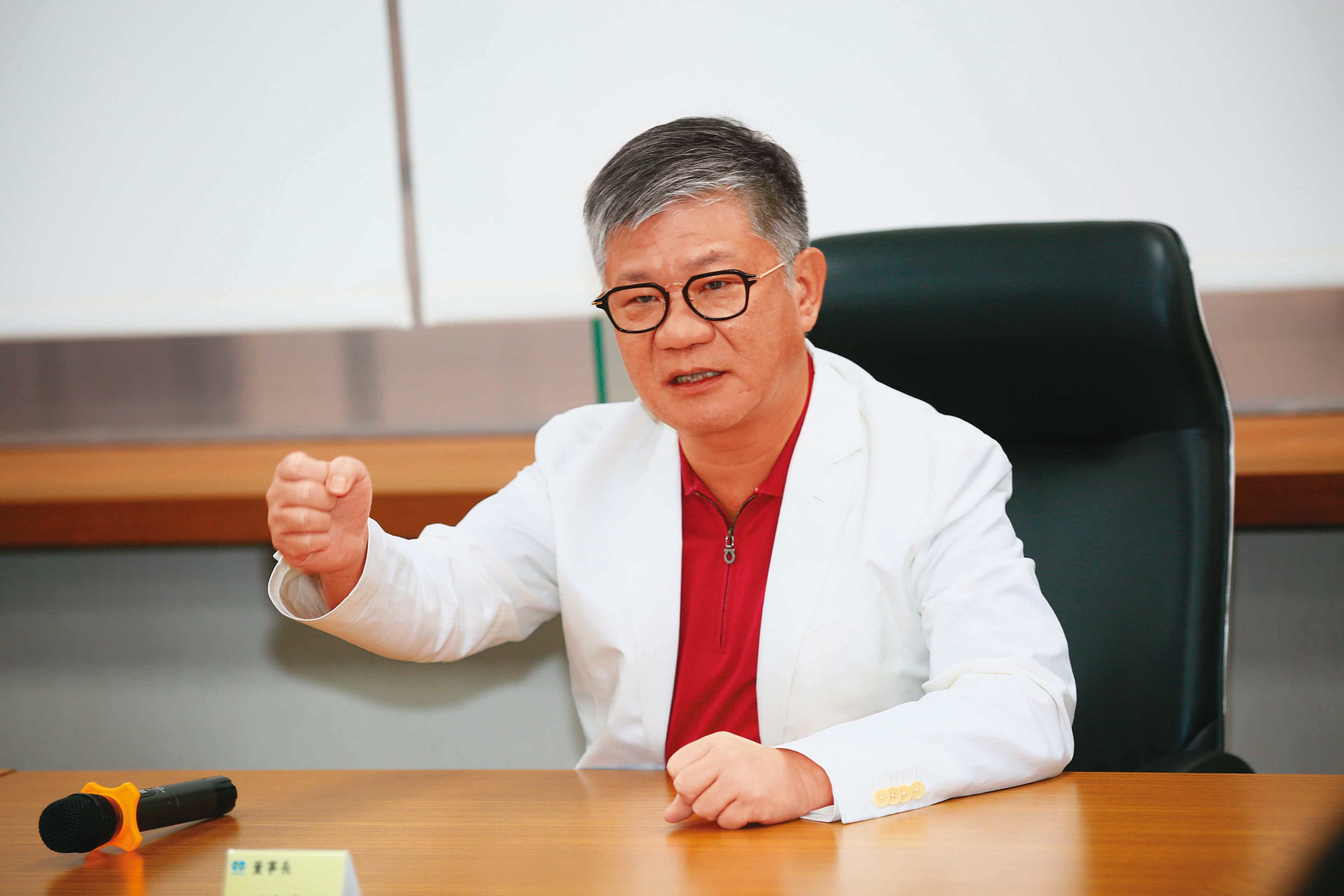 針對警察執行勤務爭議,劉偉龍澄清,是因為擔心獨董的安危才報案,