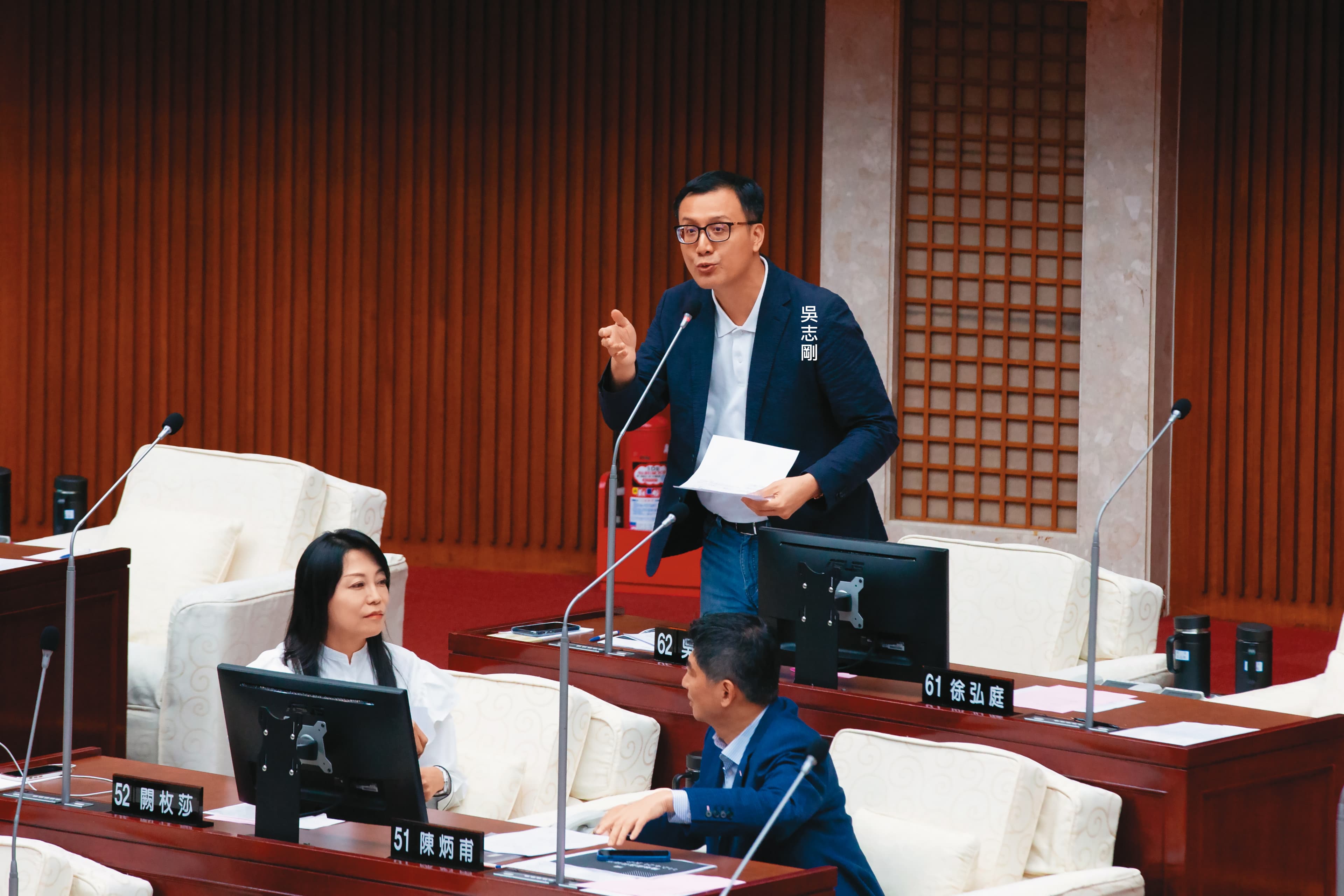 吳志剛問政表現平平,卻常因緋聞鬧上媒體版面。