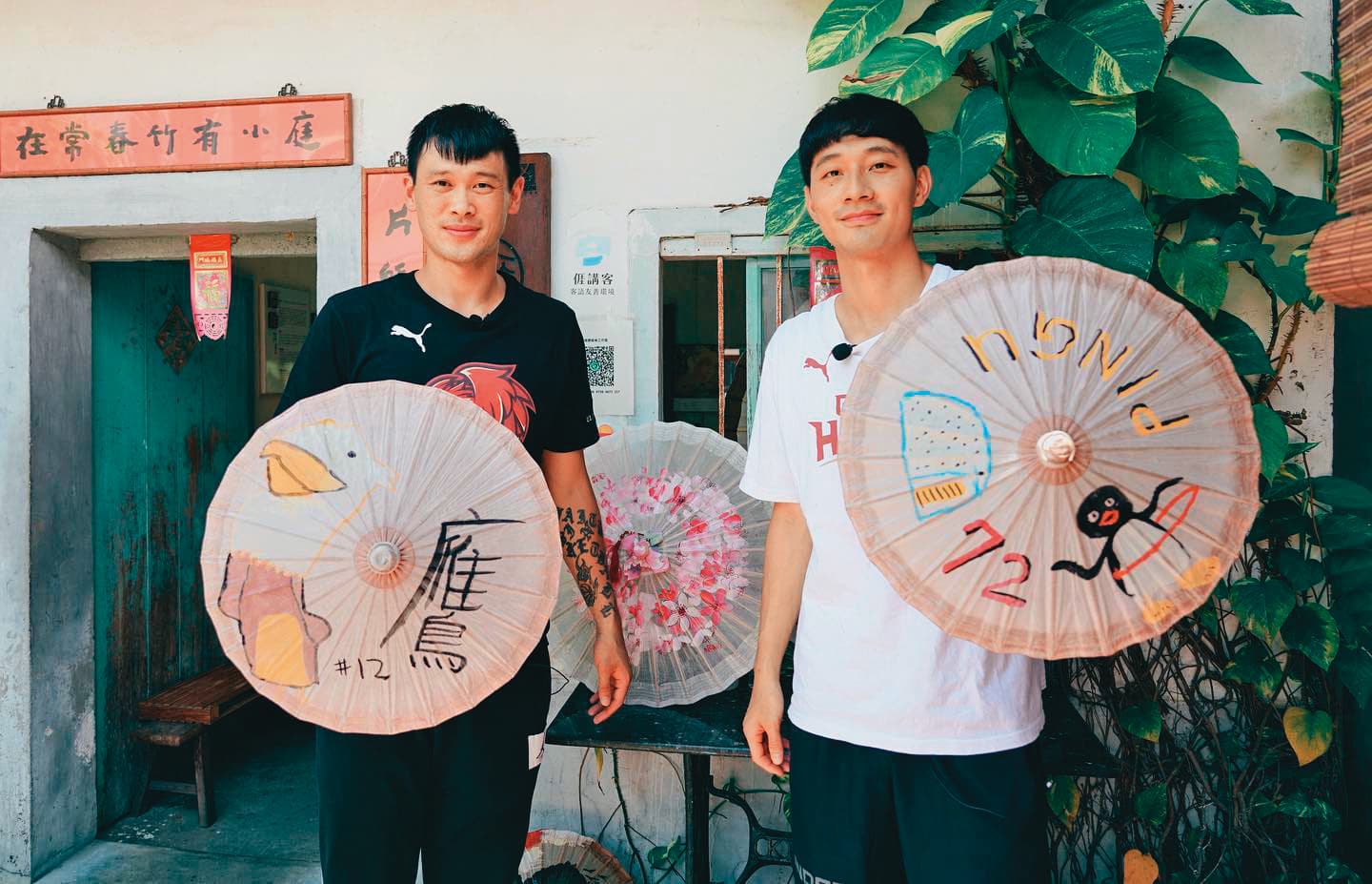 胡凱翔(左)原效力SBL,去年轉投新聯盟T1。(翻攝自台鋼獵鷹臉書)