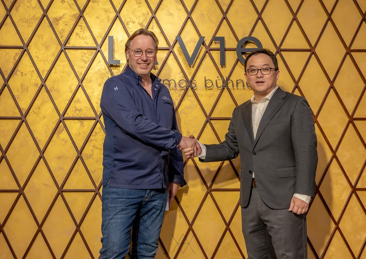 La Vie睿麗餐廳執行長吳睿弘（右）與主廚Thomas Bühner（左）有共識要打造台灣頂尖的Fine Dining體驗。