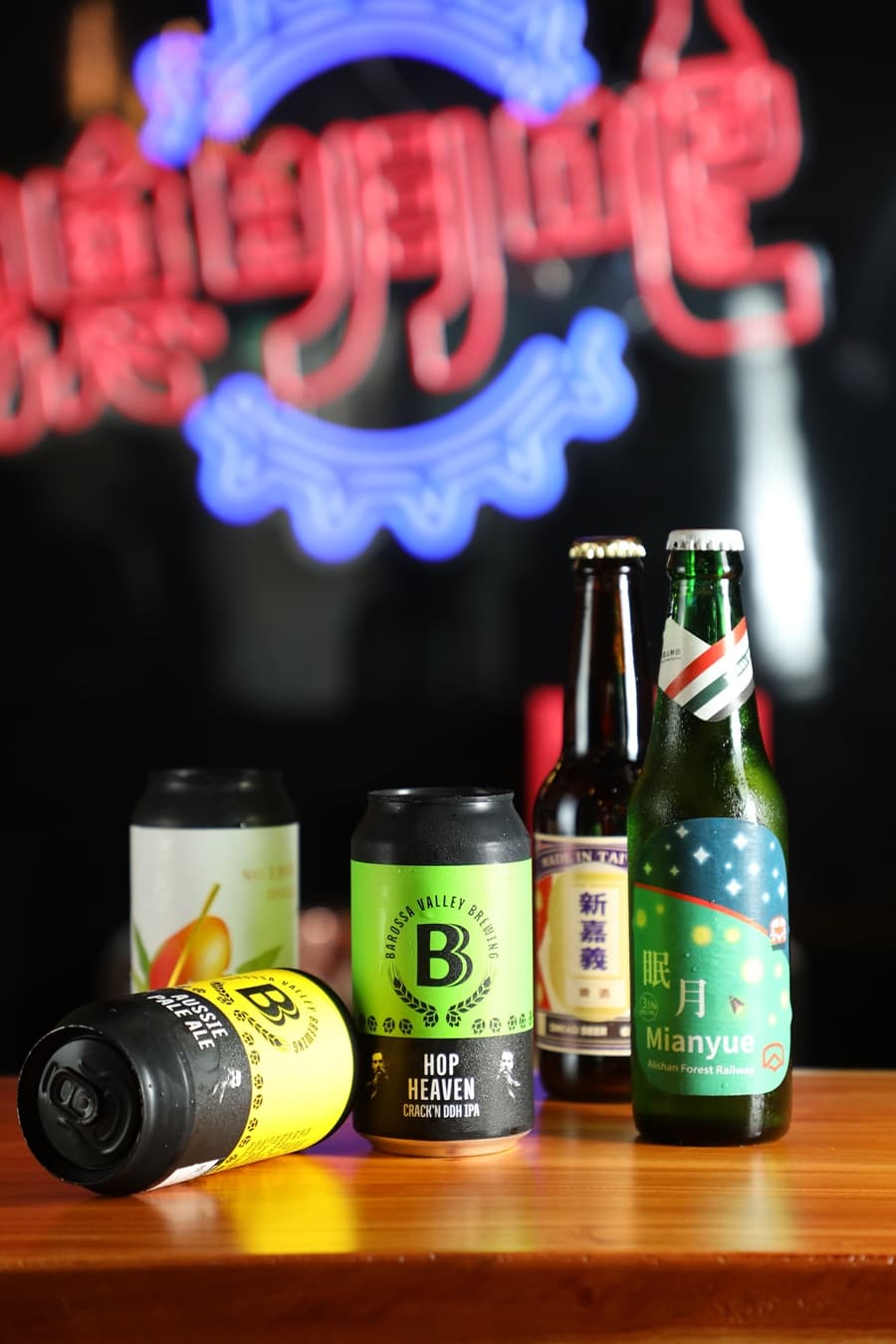 嘉義天氣炎熱,來這裡喝一杯精釀啤酒最爽快。(160~180元/瓶)