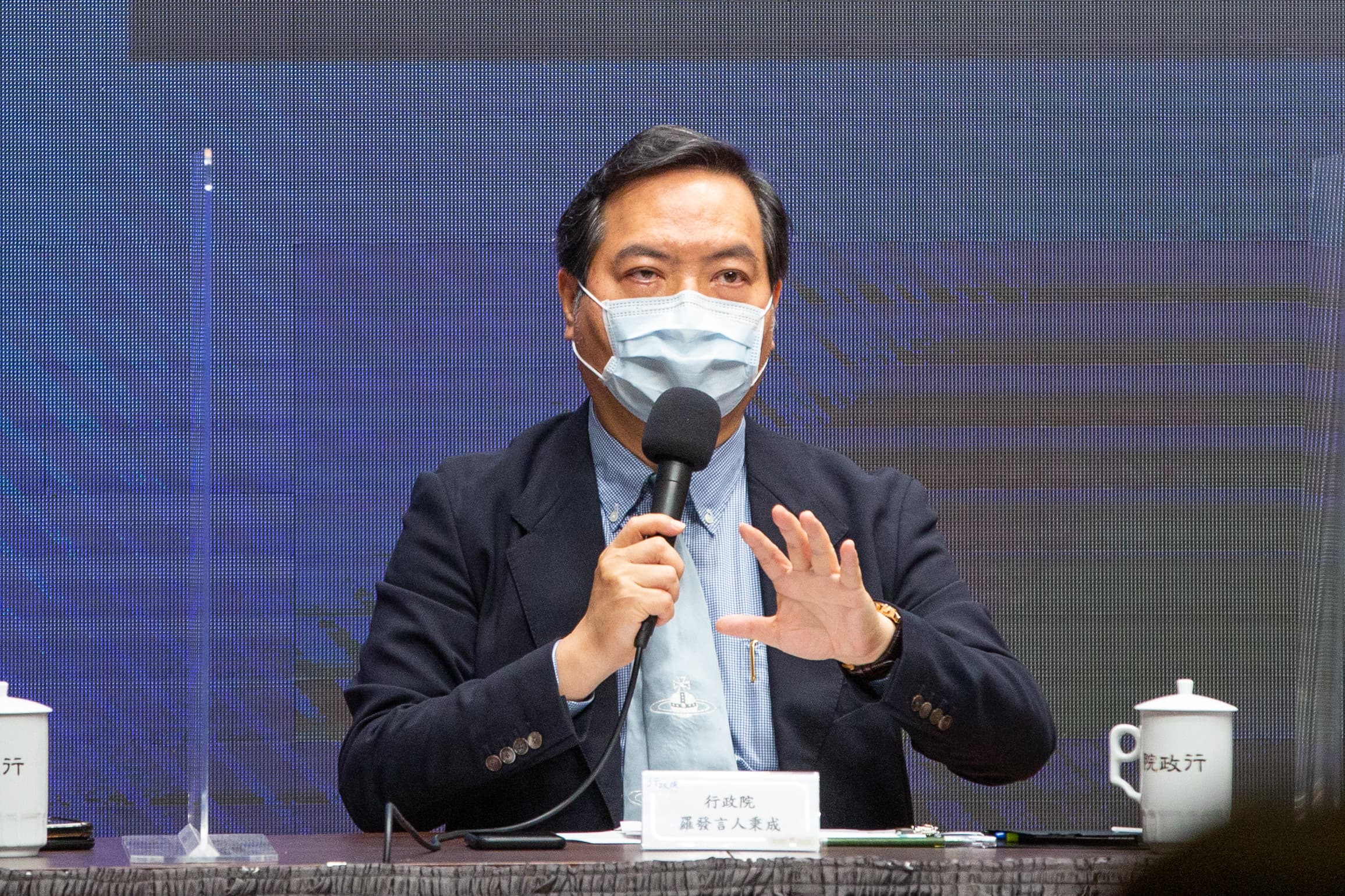 對於藍委衝NCC主委辦公室一事,羅秉成稱「創下立委公然介入獨立機關運作的惡例」。(翁睿坤攝)