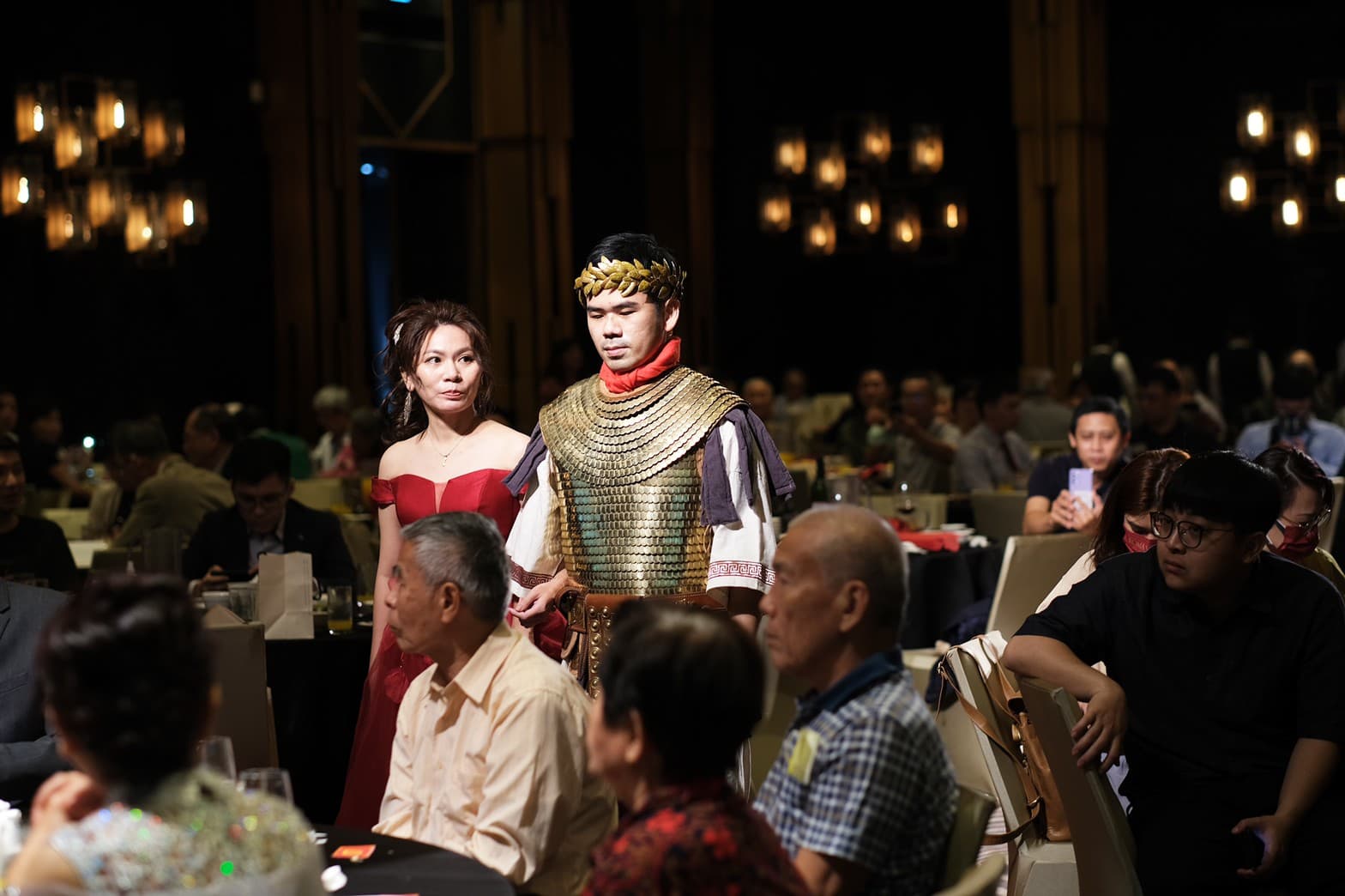 李思平與太太結婚時就身著古羅馬時期服飾入場。(李思平提供)