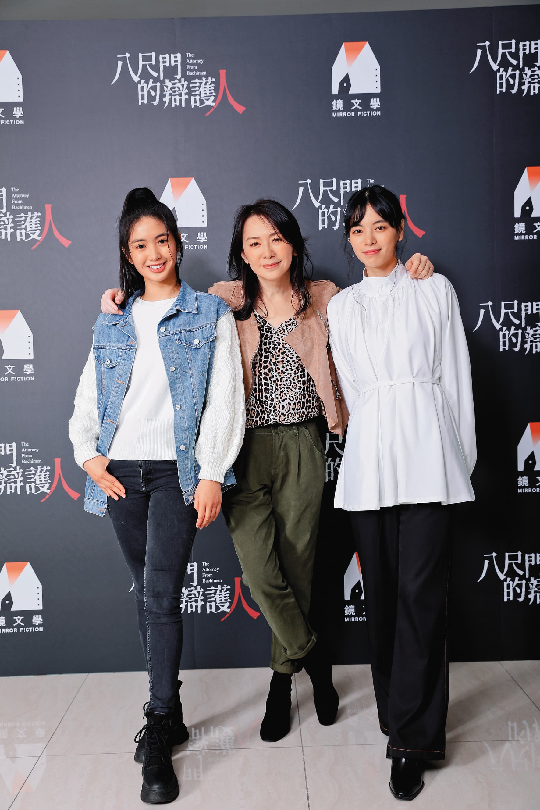 影集《八尺門的辯護人》也有陸夏(右)的演出,同劇其他女星包括潘儀君(中)、雷嘉汭(左)等。