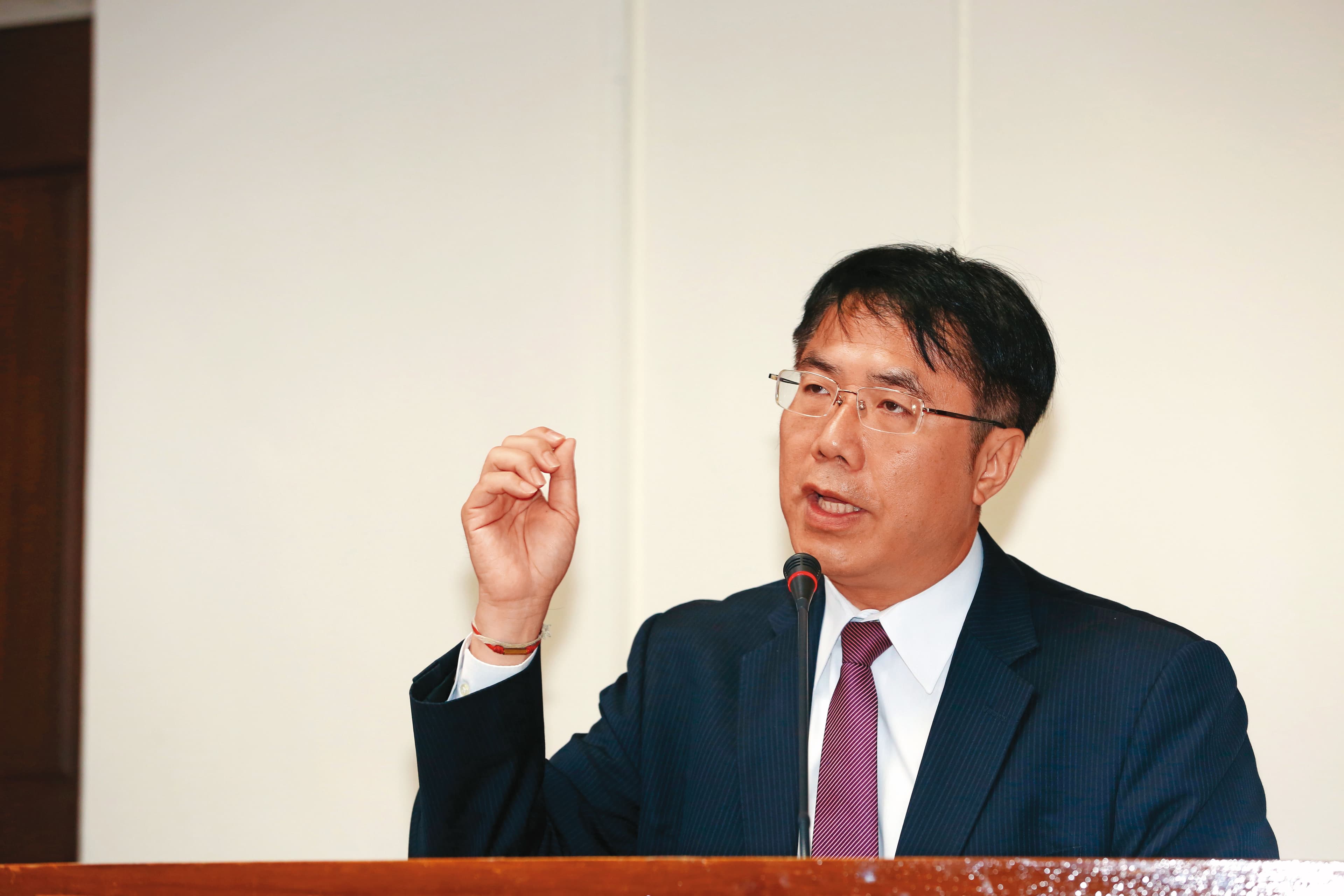 黃偉哲(圖)擔任立委時,林女也曾以律師名義協助處理法律諮詢業務。