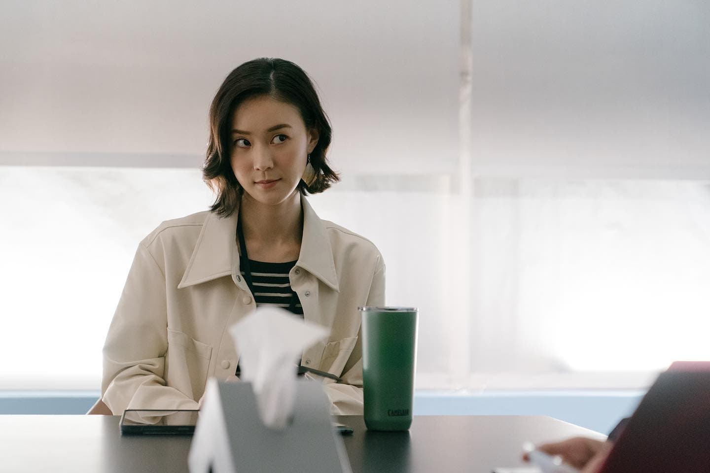 鍾瑶在《人選之人-造浪者》飾演事業有成有自己想法的女子。(翻攝自鍾瑶臉書)