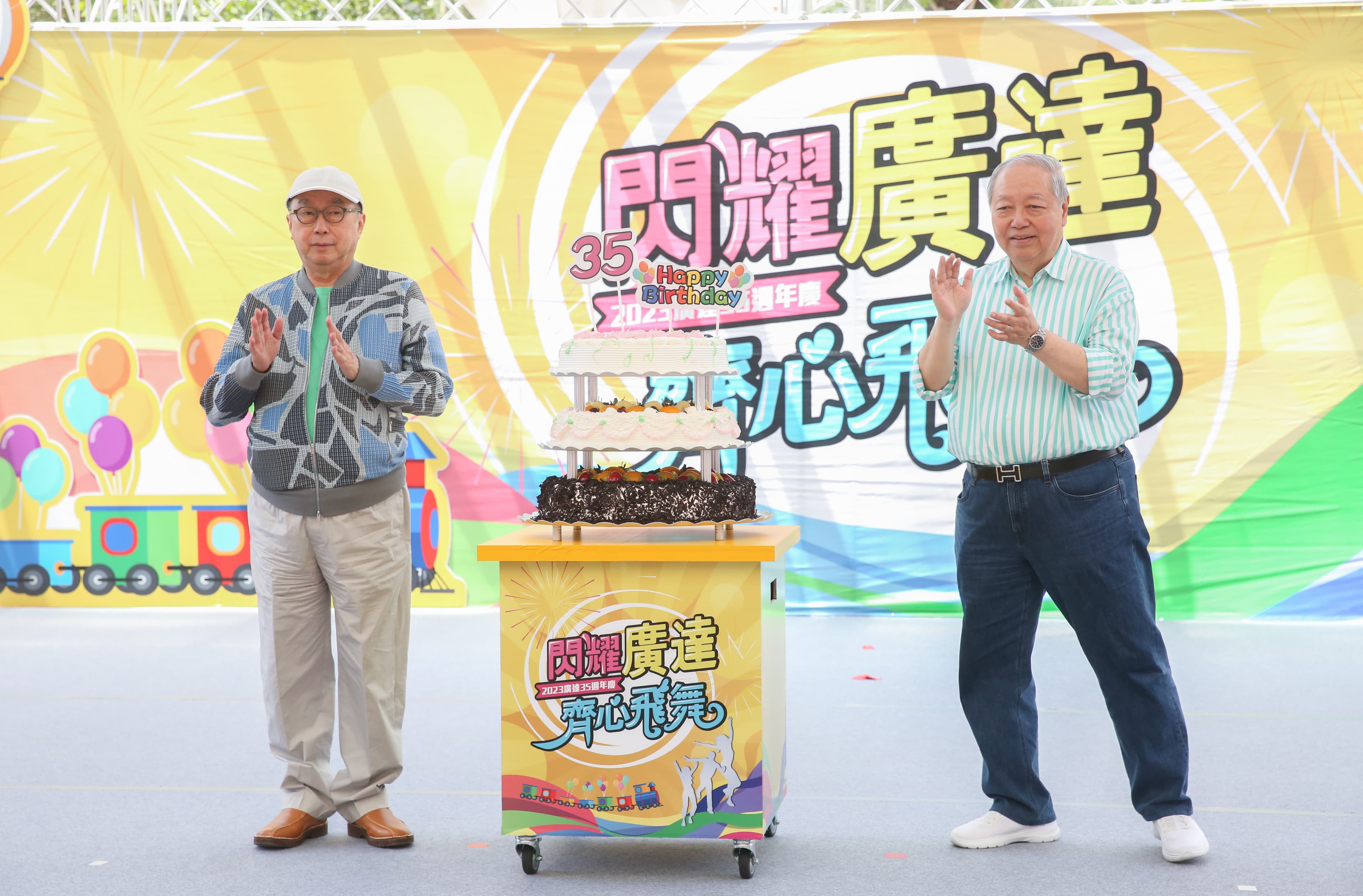 梁次震(右)預告,廣達要將AI發展成《神鵰俠侶》楊過的無形劍。