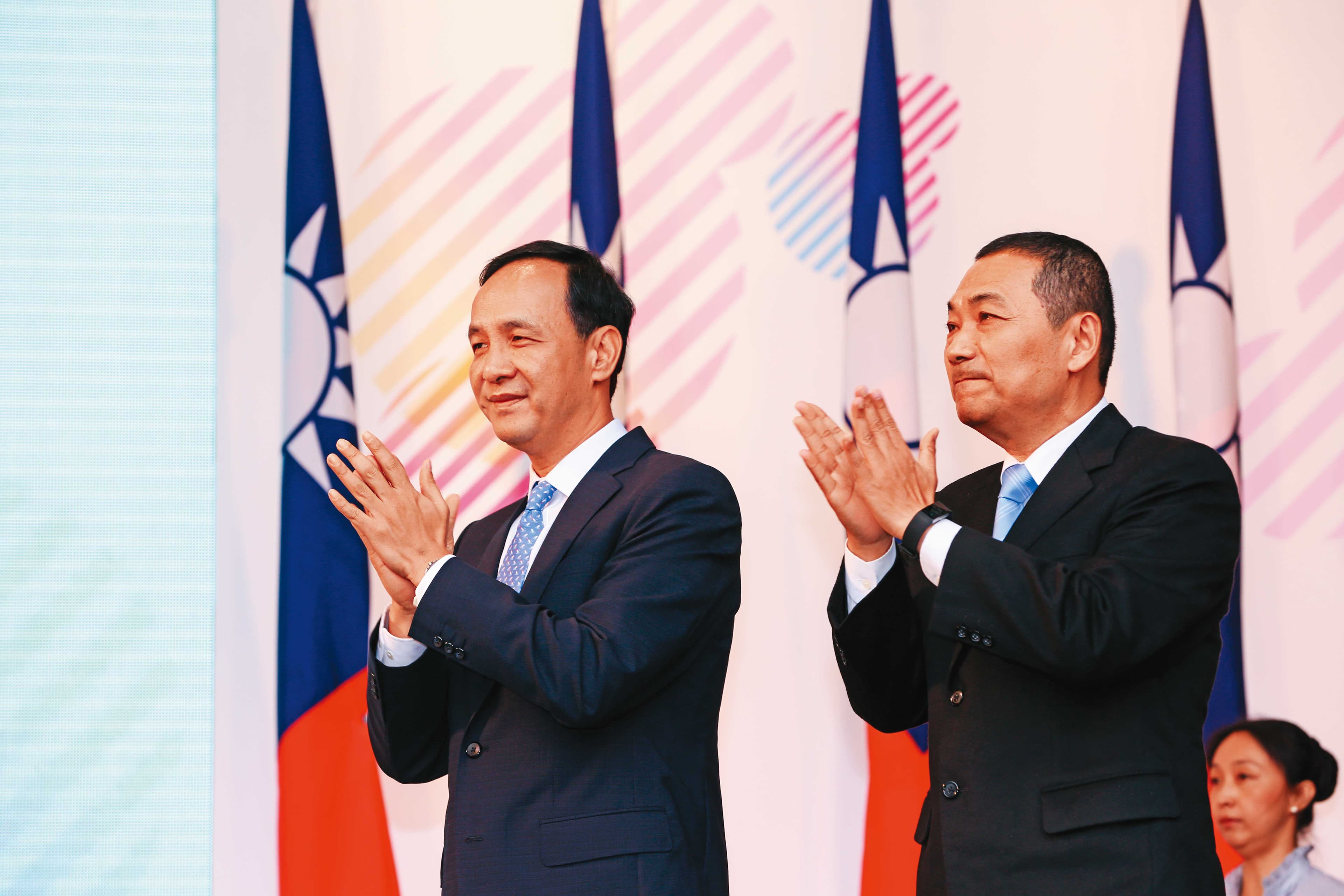 胡馨云指前新北市府的朱立倫團隊與現任市長侯友宜團隊,未妥善處理改建案,造成她家破人亡、鄰居無家可歸。