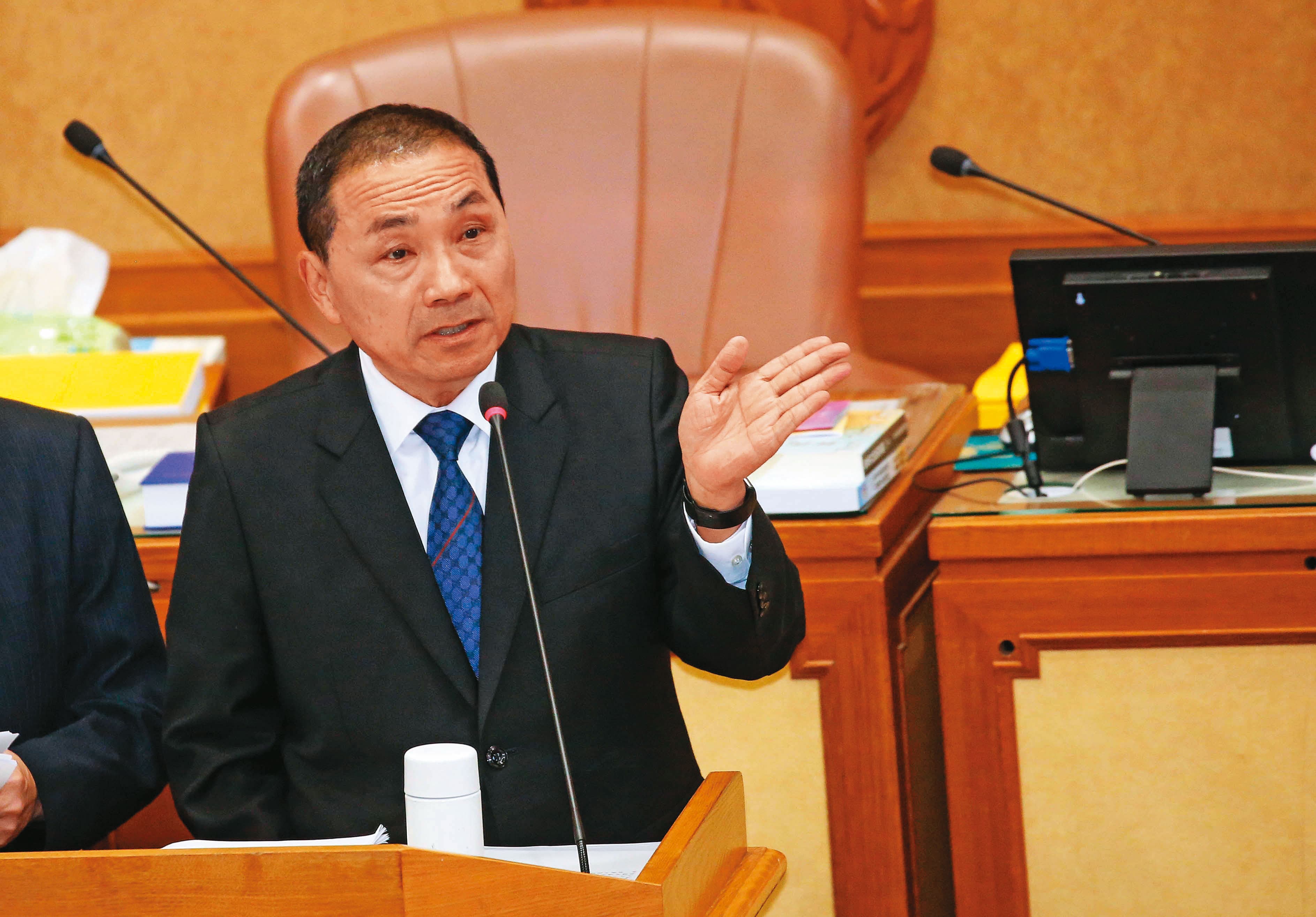 相較郭台銘全台造勢拚黨徵召,侯友宜(圖)則按兵不動,死守新北議會及市政議題。