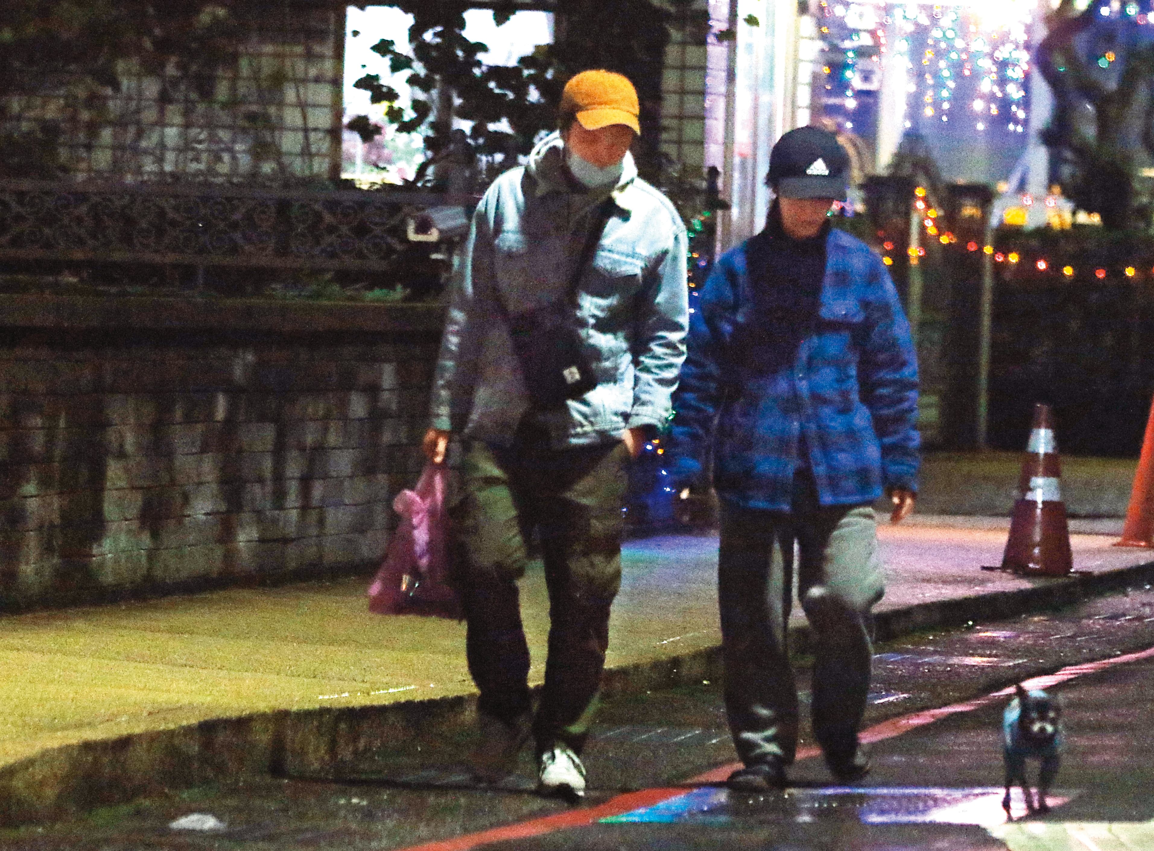 本刊曾拍到張書偉(左)與勇兔(右)約會,由於他們同門,所以從認愛到分手的聲明都一起發出。