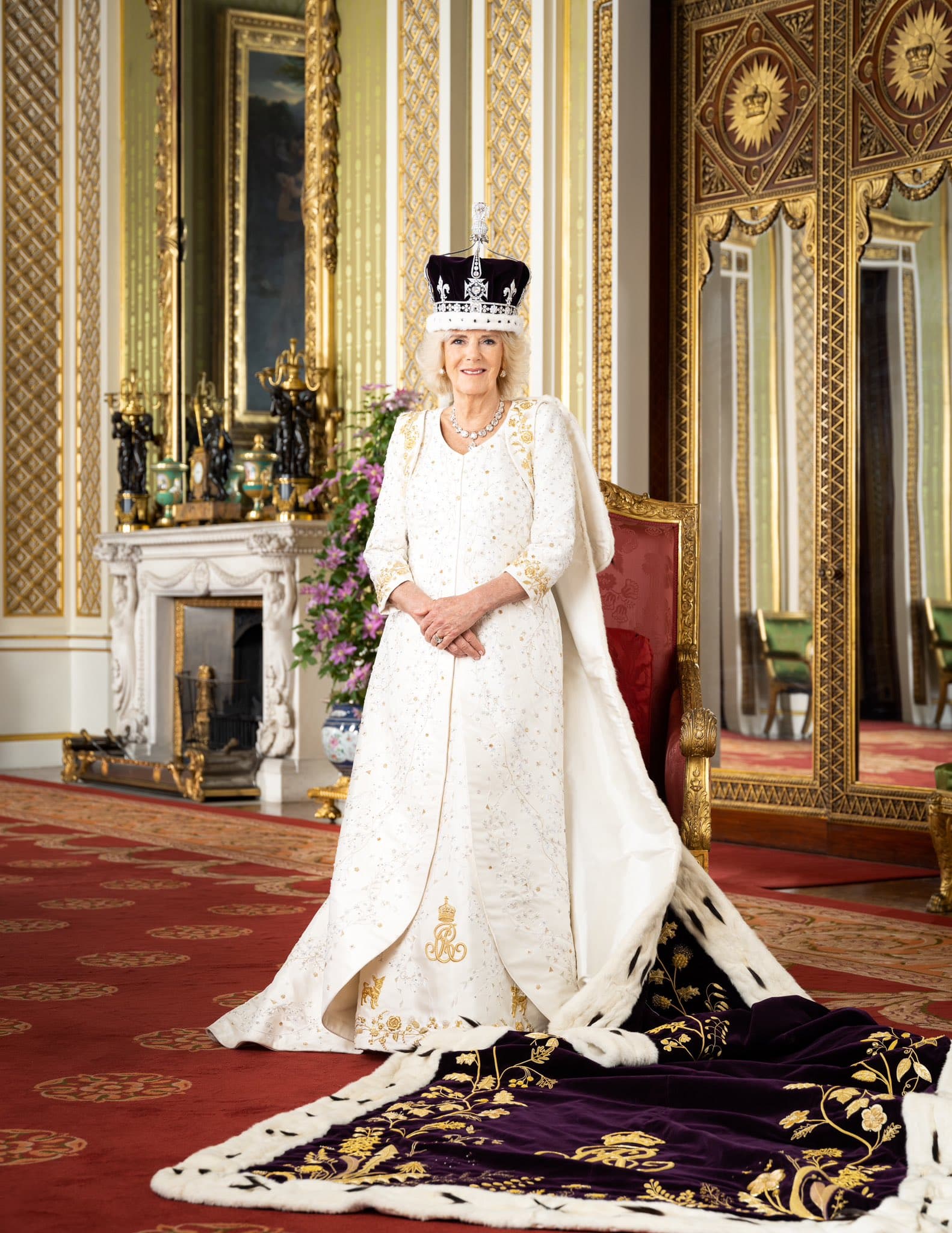 王后卡蜜拉獨照。(翻攝The Royal Family推特)