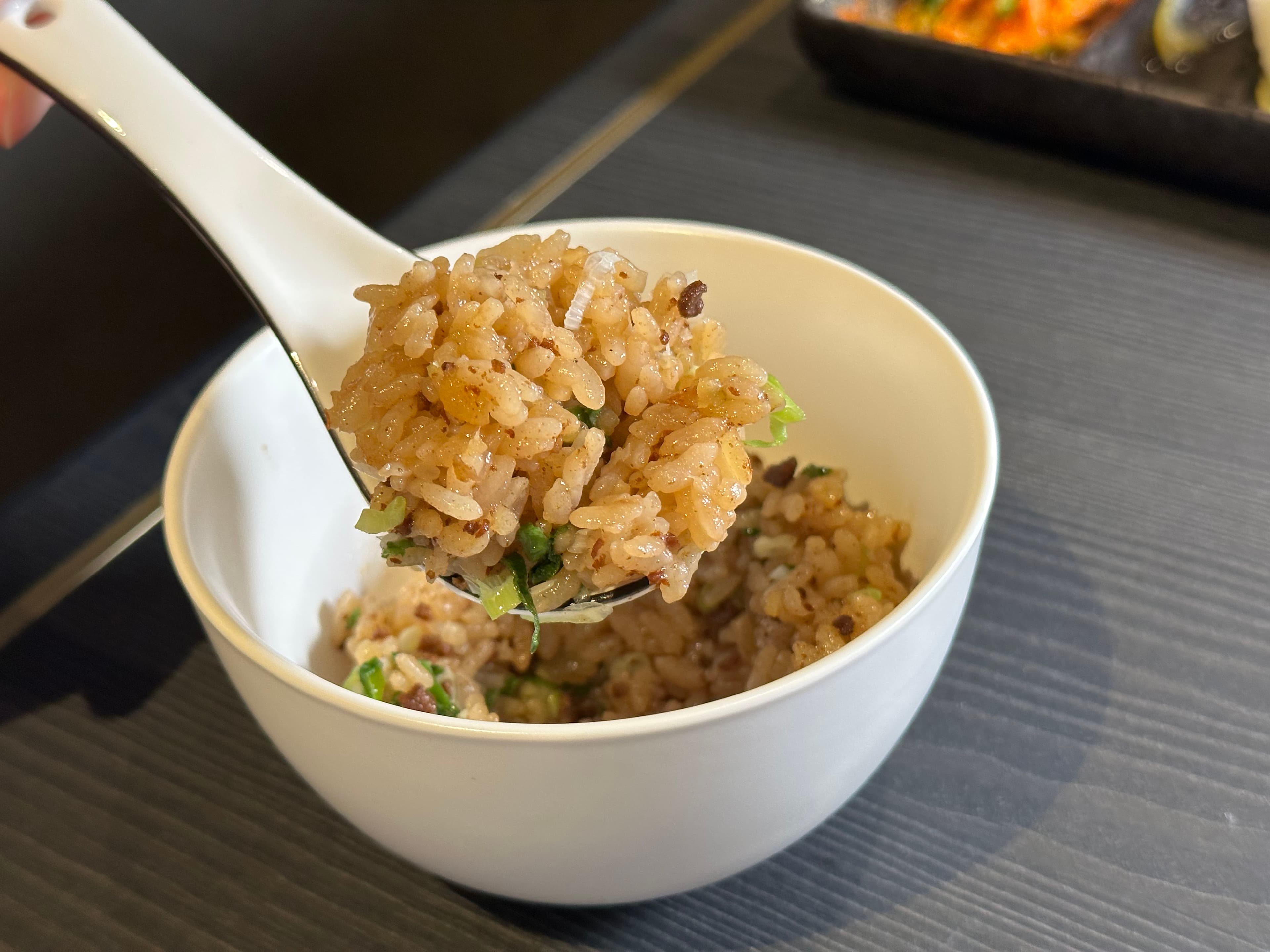 米飯吸滿牛肉燥的香氣,但味道意外清爽。