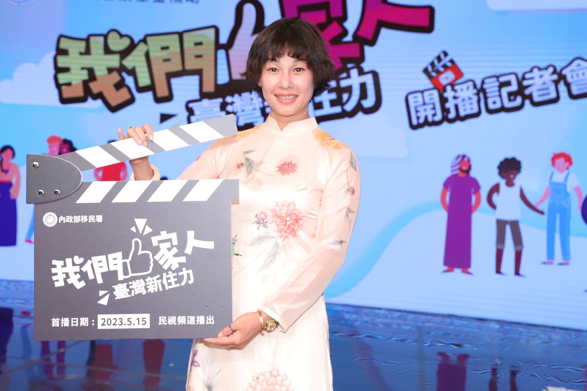 阮氏翠恆為了記者會特別訂作越南傳統服飾,展現滿滿誠意。(民視提供)