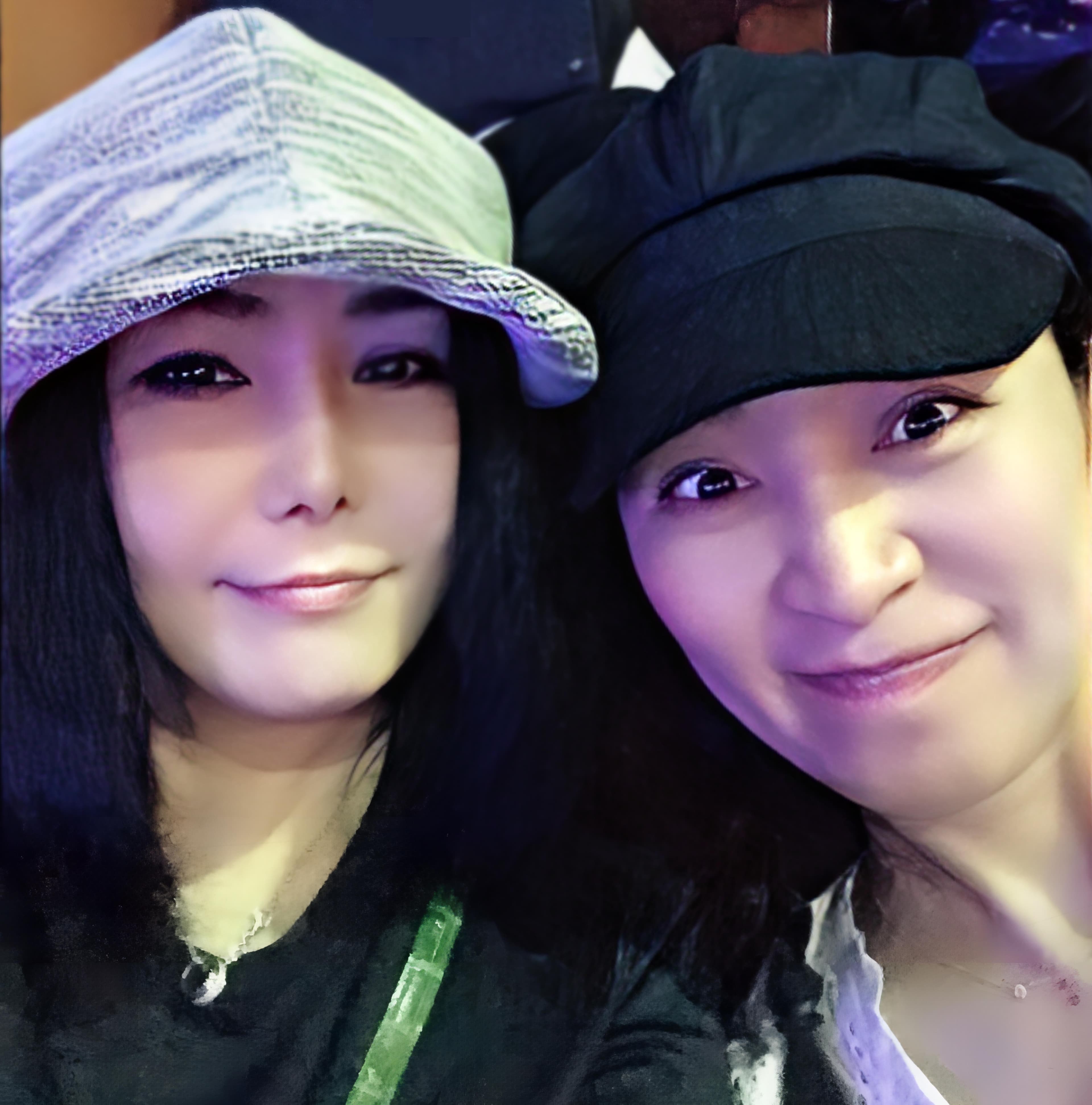 方文琳和江蕙是多年姊妹淘。（中華民國婦癌基金會提供）