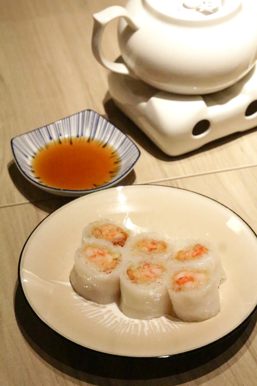「春風得意腸」以越南米網包覆內餡,外層酥脆內在綿密濕潤。(178元/份)