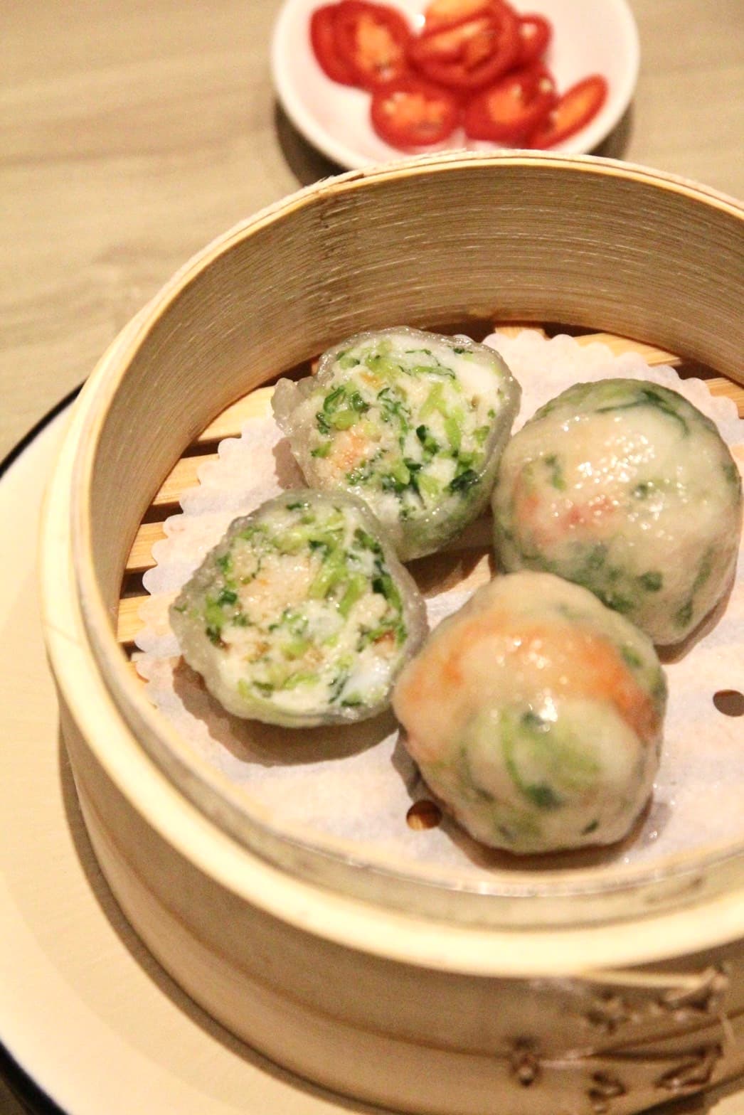 看起來樸實無華的「花枝豆苗餃」實則吃起來鮮美富層次。(158元/份)
