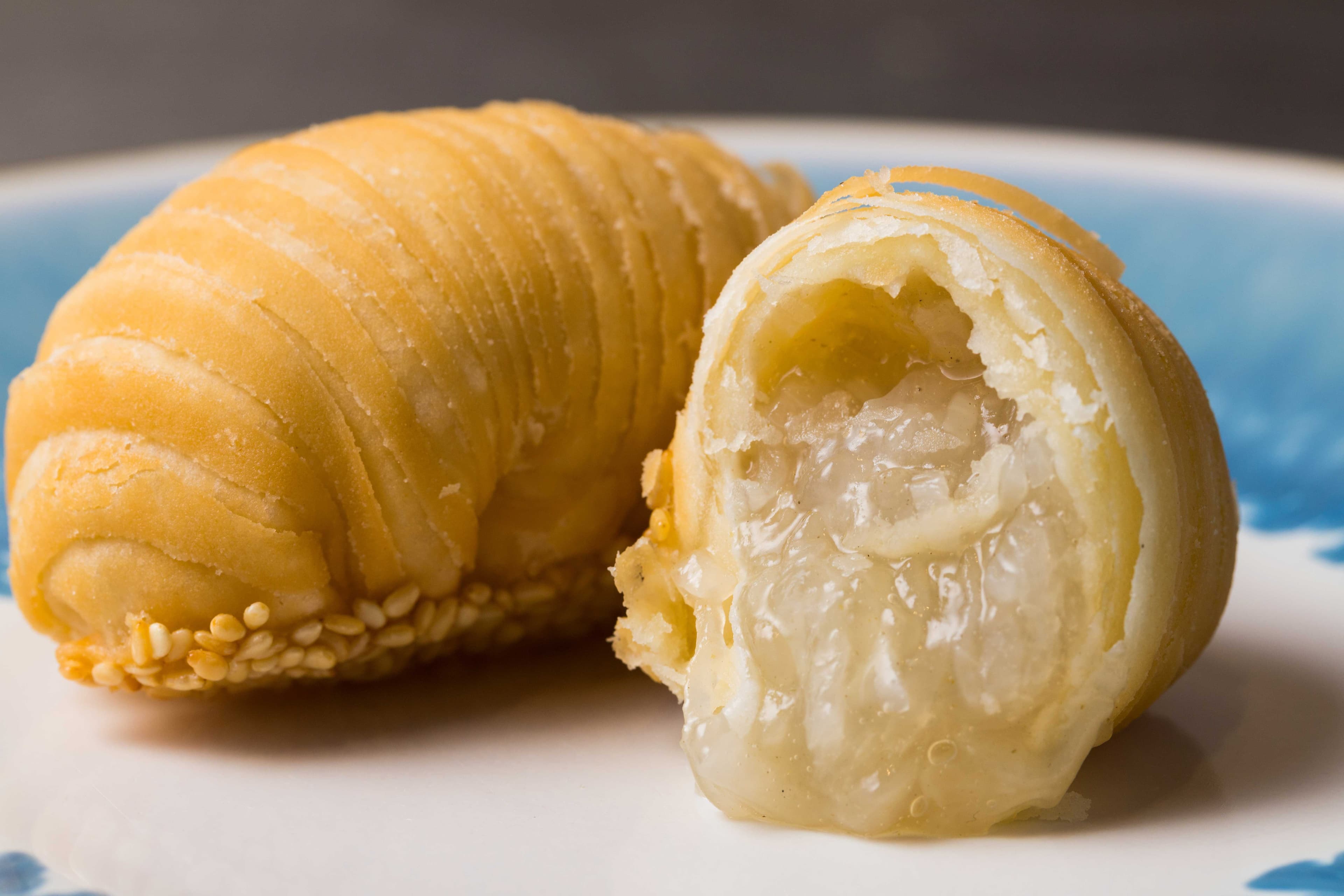 製程繁複,很考驗師傅港點製作與烹飪火候功力的「蘿蔔千層酥」。(168元/份)(華漾 DIM SUM提供)