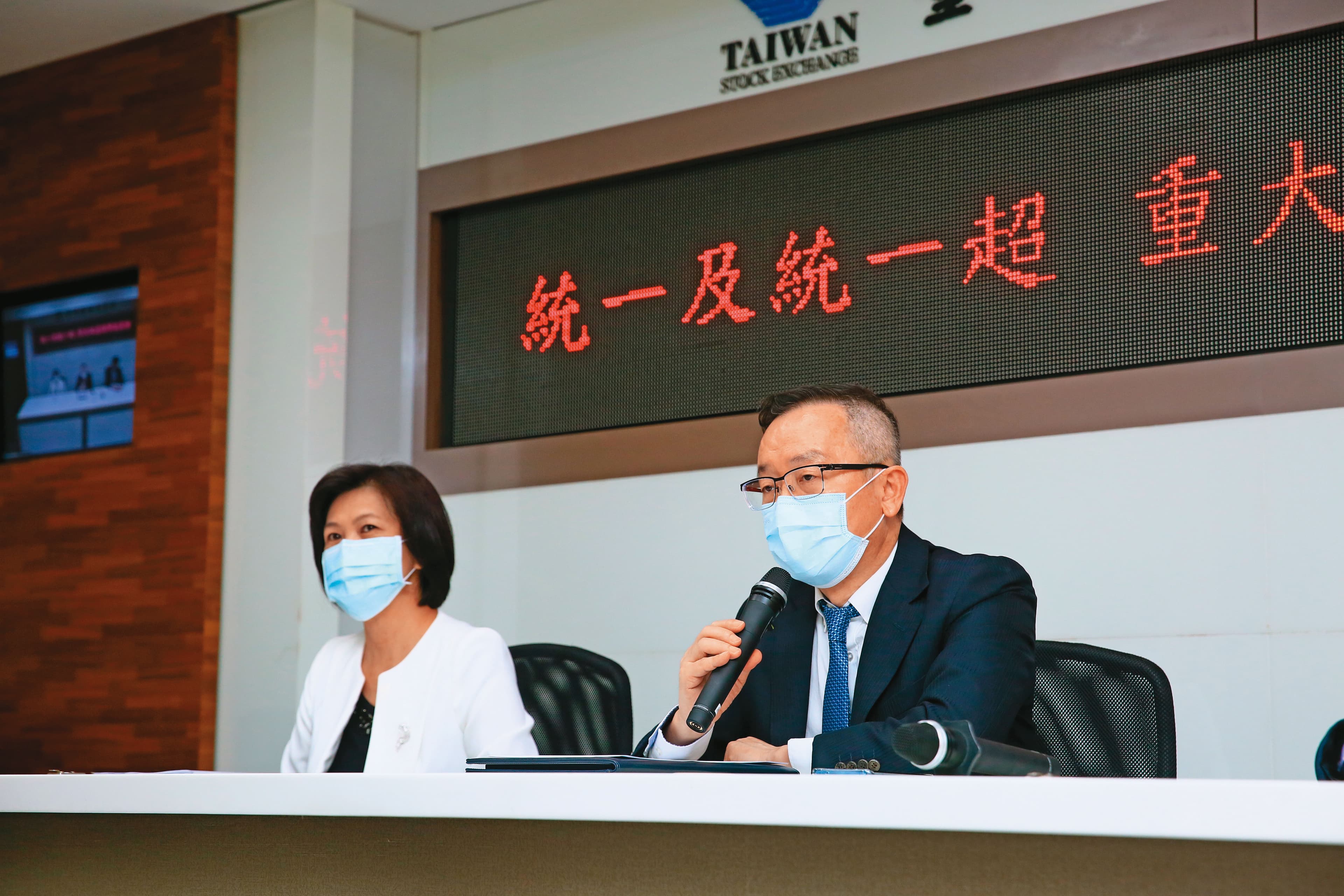受害廠商害怕身為外商的家樂福,被統一併購成功後,拿錢走人,遂提告捍衛權益。