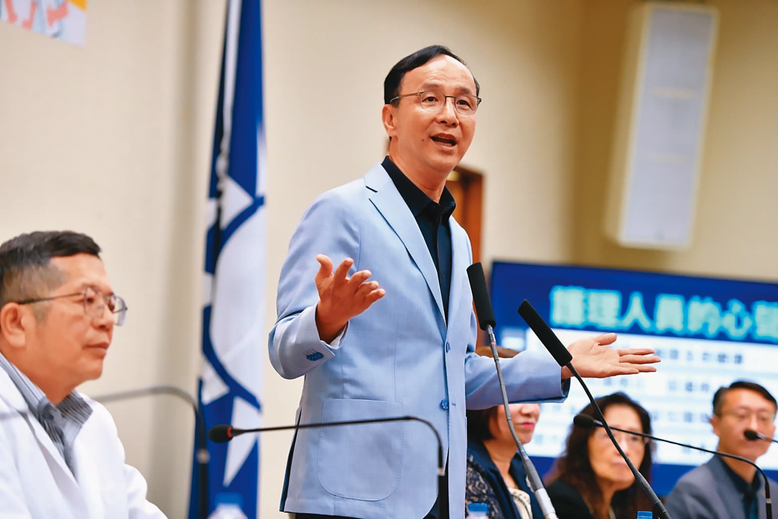 國民黨總統人選出爐前夕,朱立倫15日啟動黨內整合。