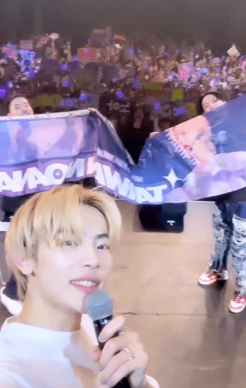 演唱會安可聽到粉絲合唱〈Purple Sky〉讓NOA超開心。(截圖自NOA IG)