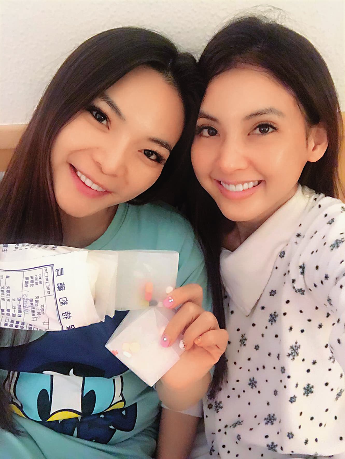小甜甜(左)與韋汝(右)一度是閨密,後來因為口舌之爭鬧翻;羅霈穎生前也曾評論小甜甜「說謊成性」。(翻攝自小甜甜臉書)