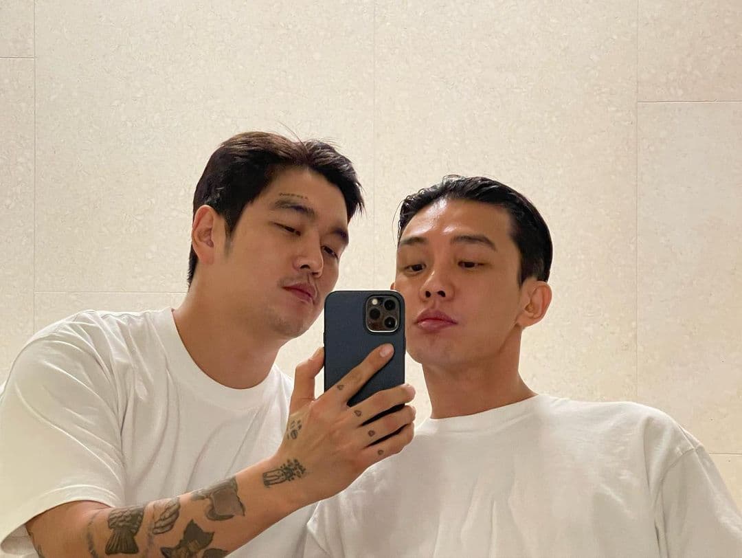 劉亞仁(右)與崔河那經常在雙方IG上曬合照。(翻攝自崔河那Instagram)