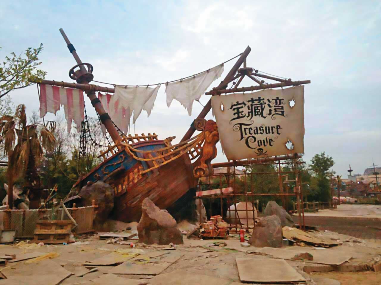 10年前翰億參與上海迪士尼標案,成功拿下探險島與寶藏灣2主題園區。(翰億現代美術提供)