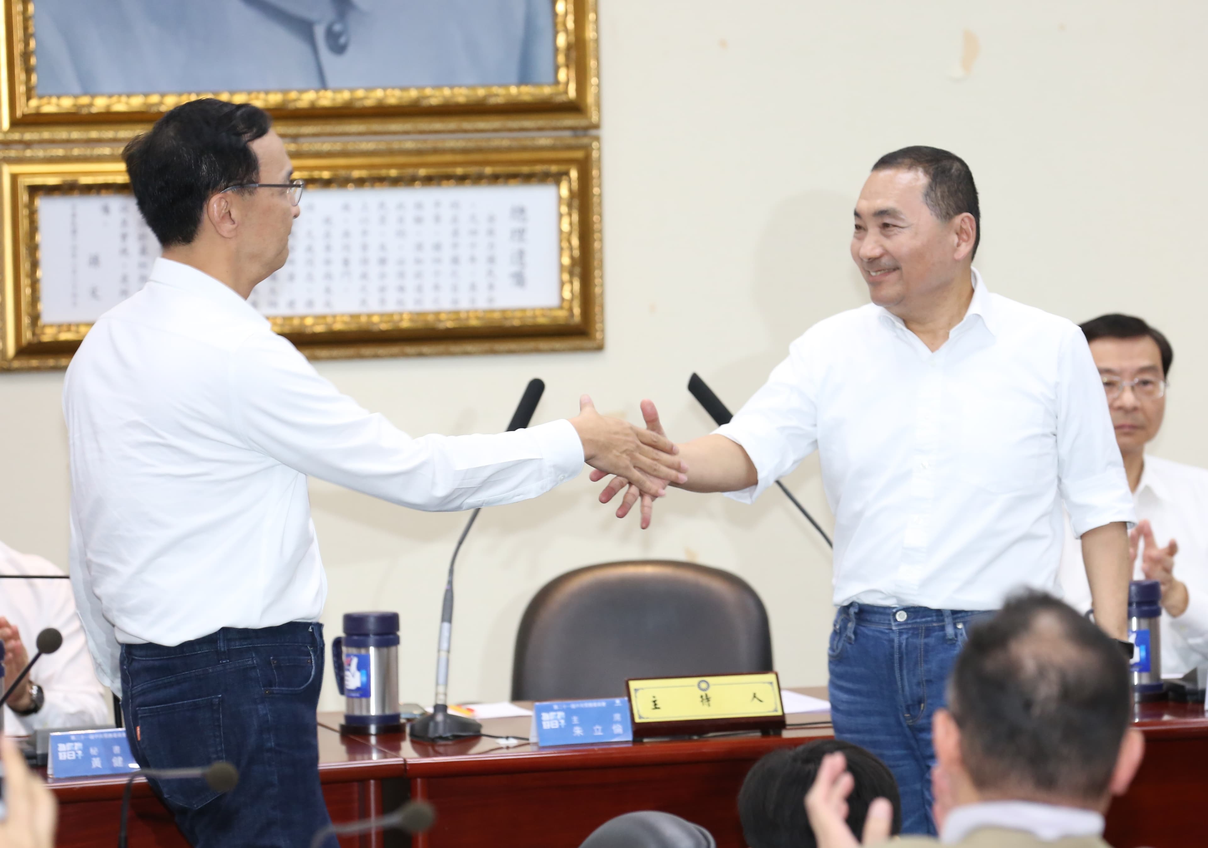 國民黨主席朱立倫今正式對外宣布,徵召侯友宜角逐2024總統大選。