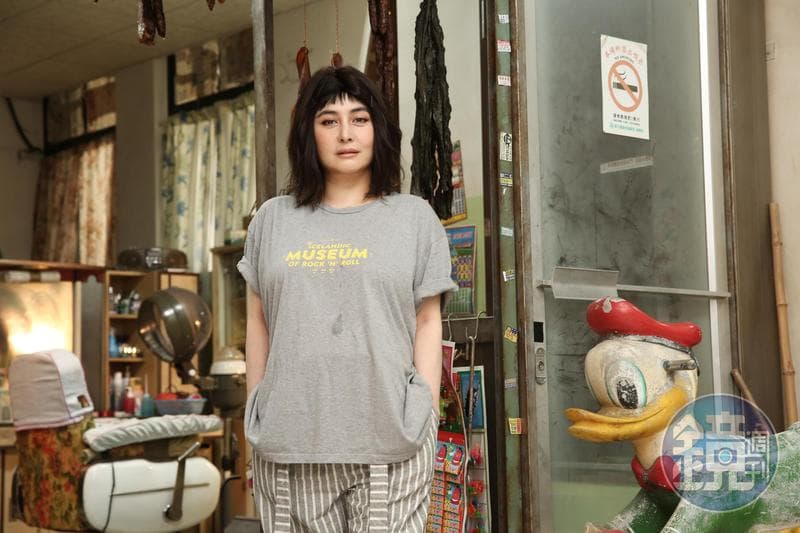 上個月何超儀快閃來台2天,客串演出鬼片《蝴蝶大廈》。