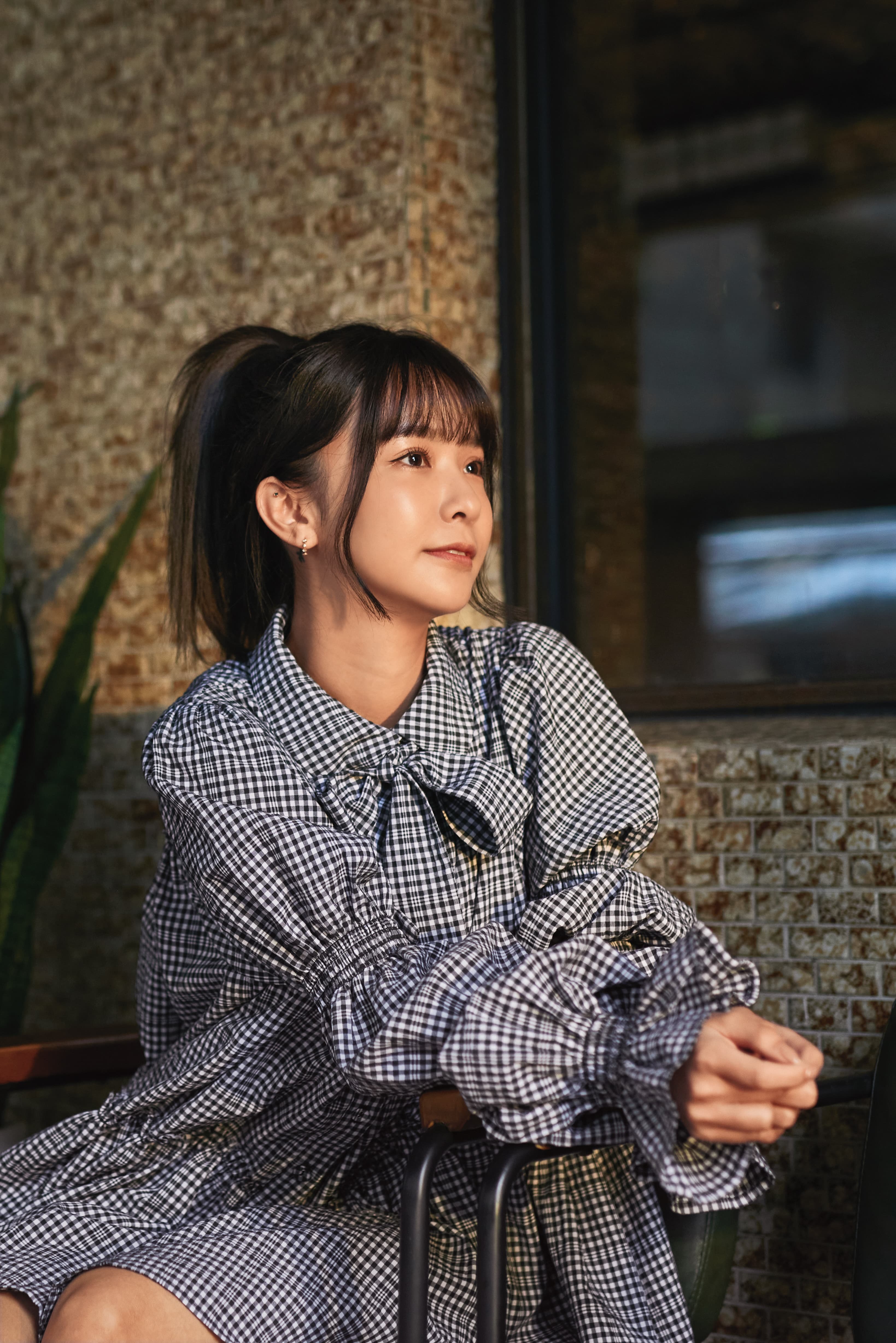 雅涵身高只有152公分，但身材卻不輸人，擁有D罩杯。