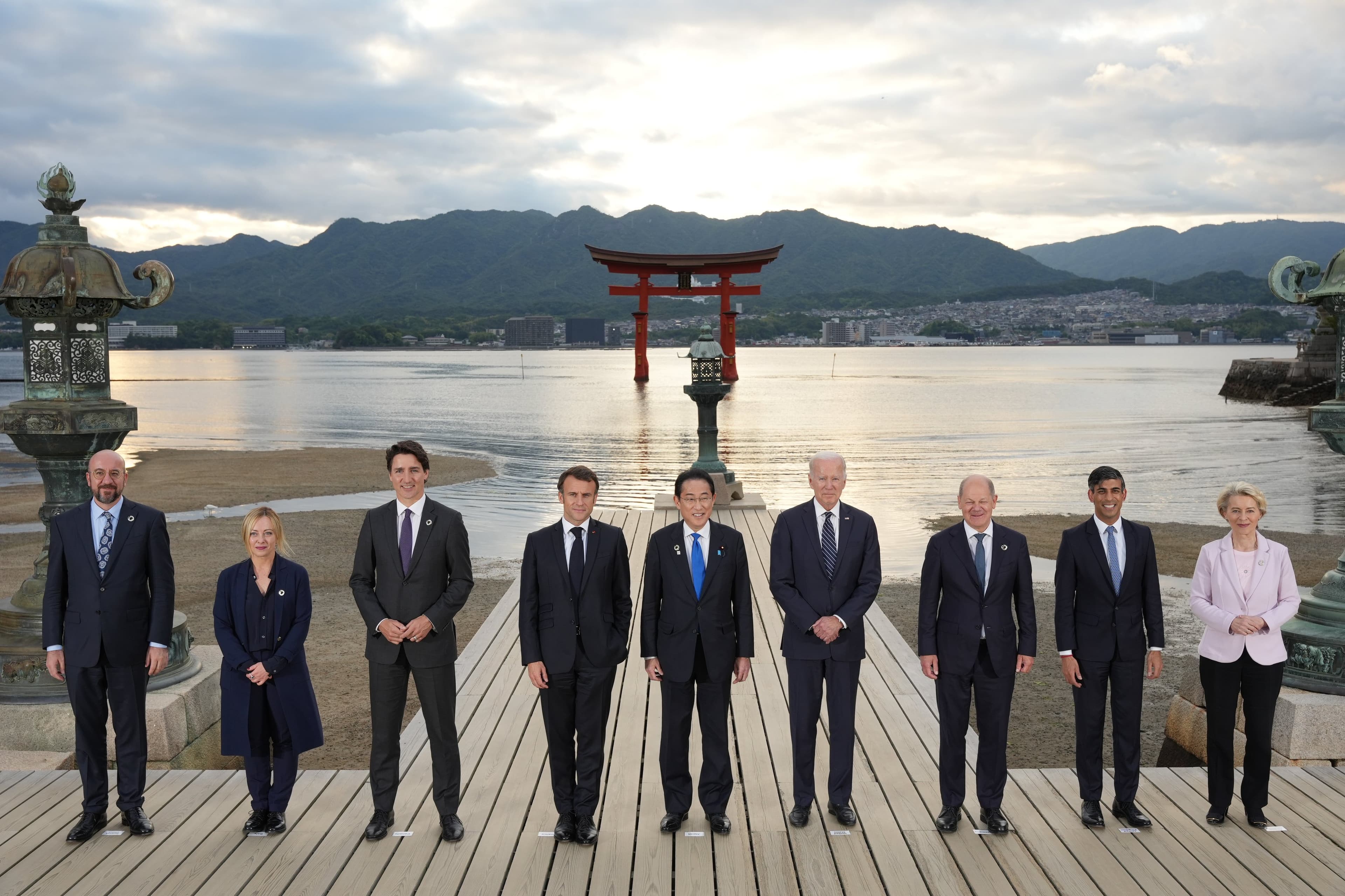 梅洛尼(左二)決定缺席廣島G7峰會21日的議程,提前返國因應災情。(翻攝自推特@GiorgiaMeloni)