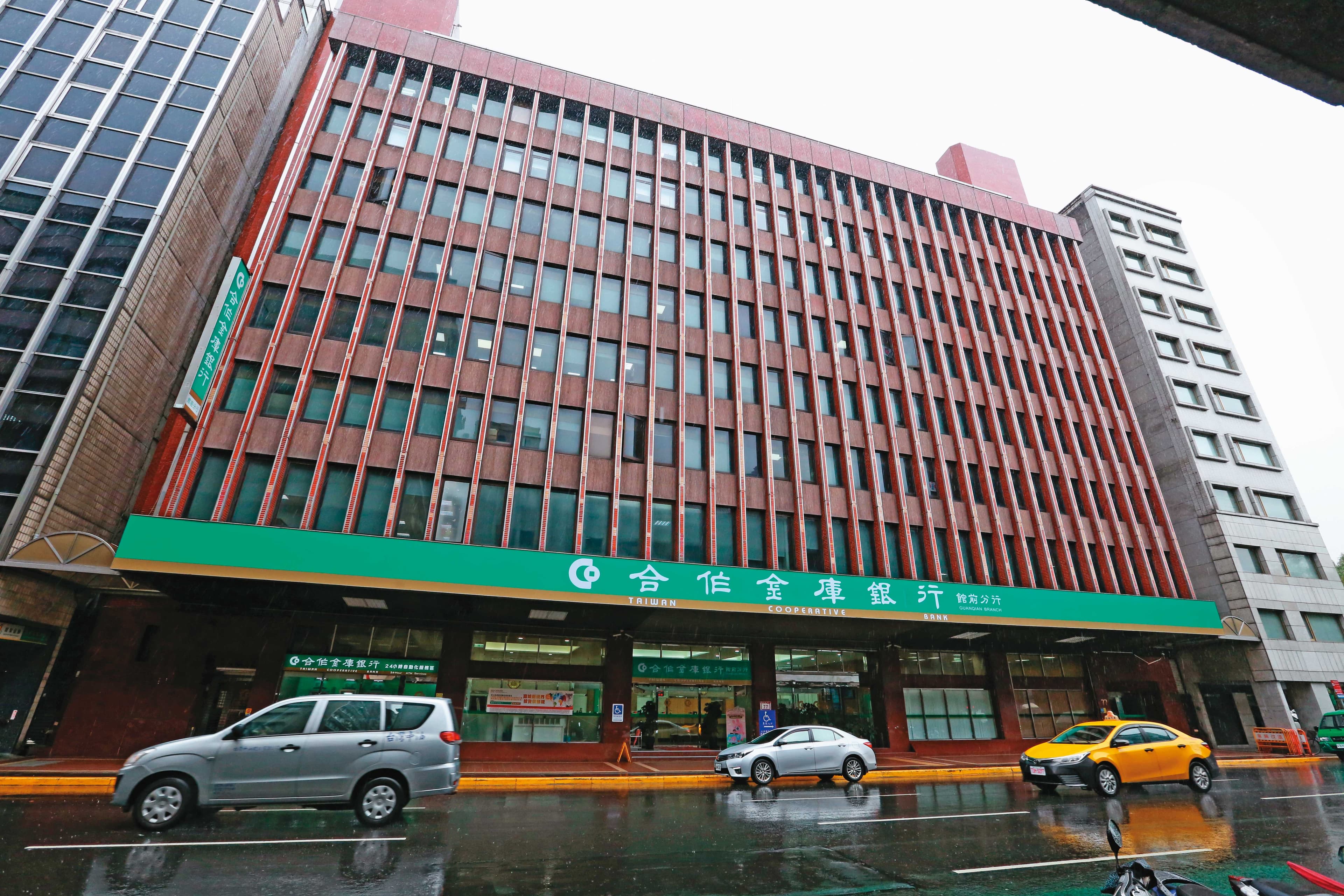 2017年合庫董座廖燦昌與台銀副總謝娟娟同意予泰坤建設68億元貸款,但未實際撥款。