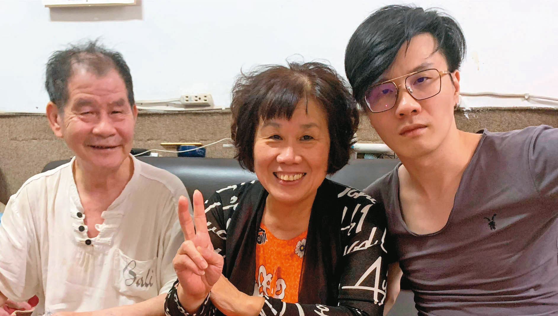 林立偉(右)說,成長過程因為很獨立,父母從不干涉他的決定,辭職改當電競選手也沒意見。(林立偉提供)