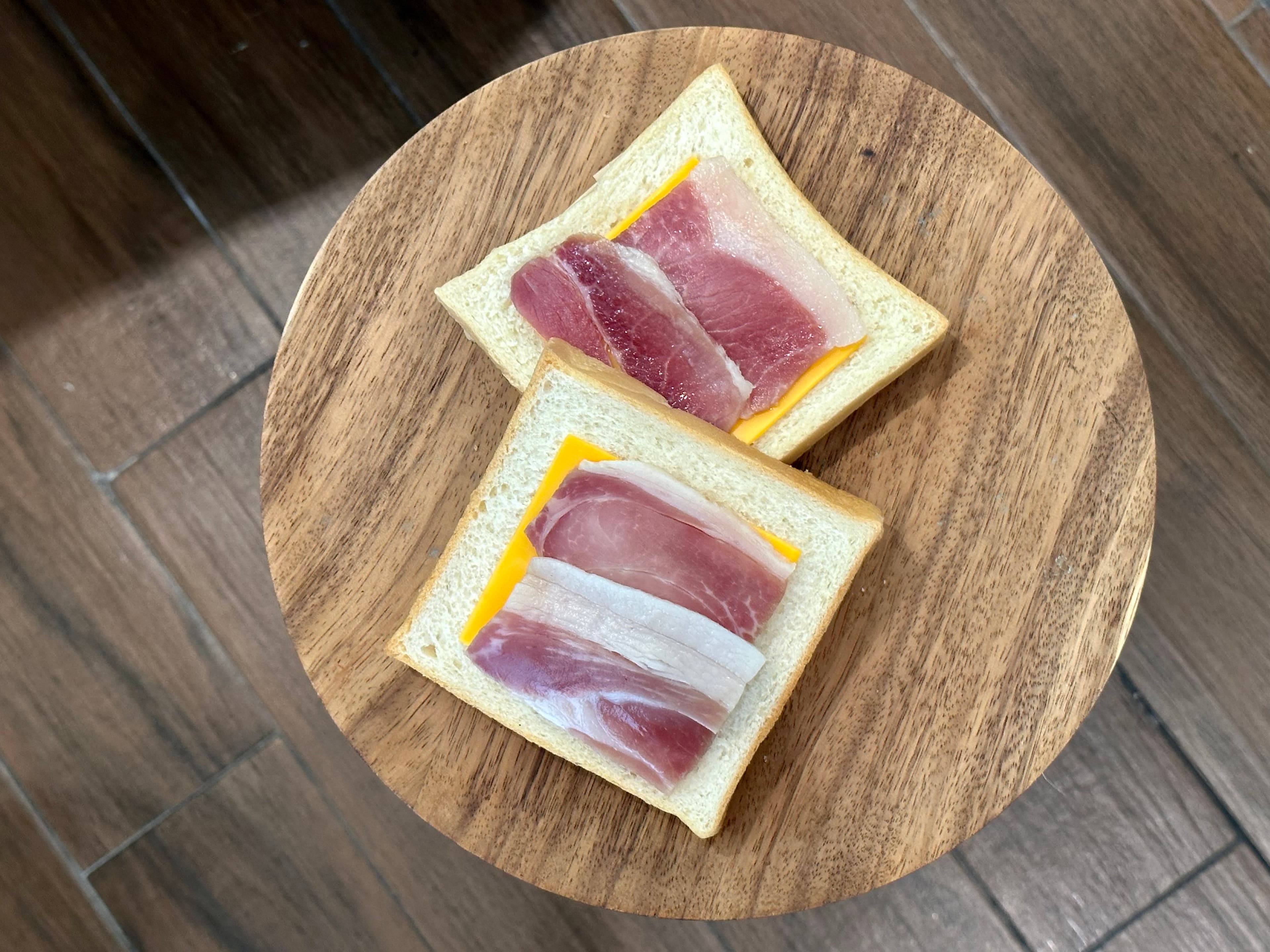 「金華火腿生吐司厚片」選用老店「萬有全」的火腿肉,甜甜鹹鹹的滋味,像在吃湘菜富貴雙方。(75元/片)