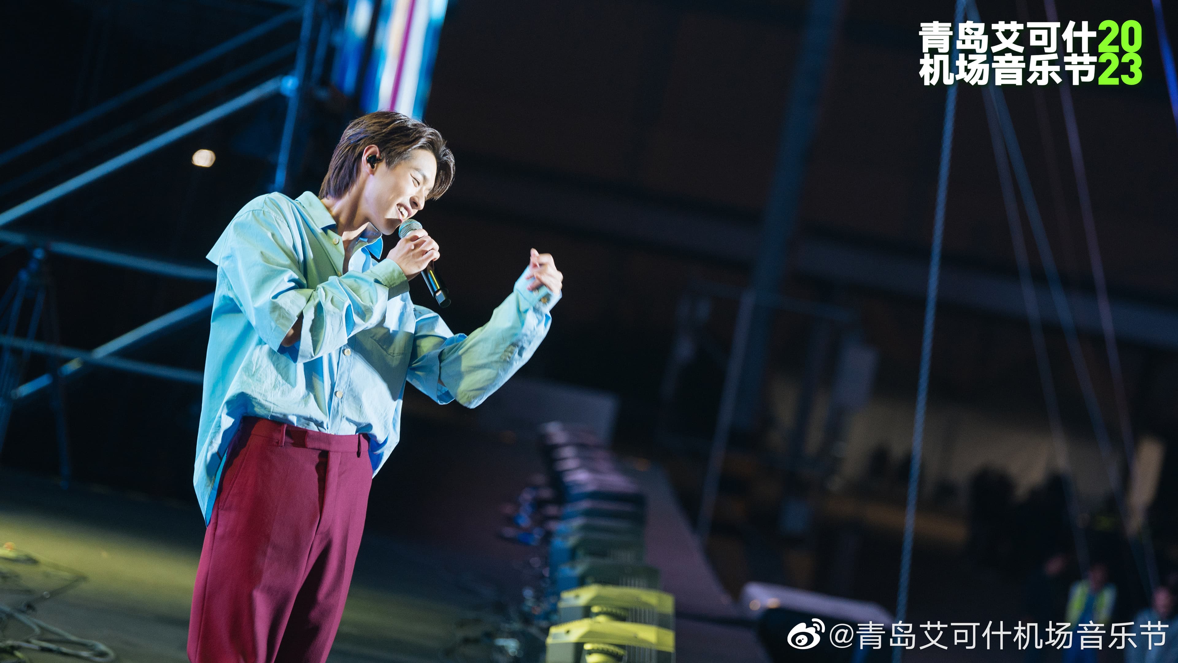 Billkin用中文說「我很愛你們」,讓粉絲聽得心都融化了。(翻攝青島艾可什機場音樂節微博)