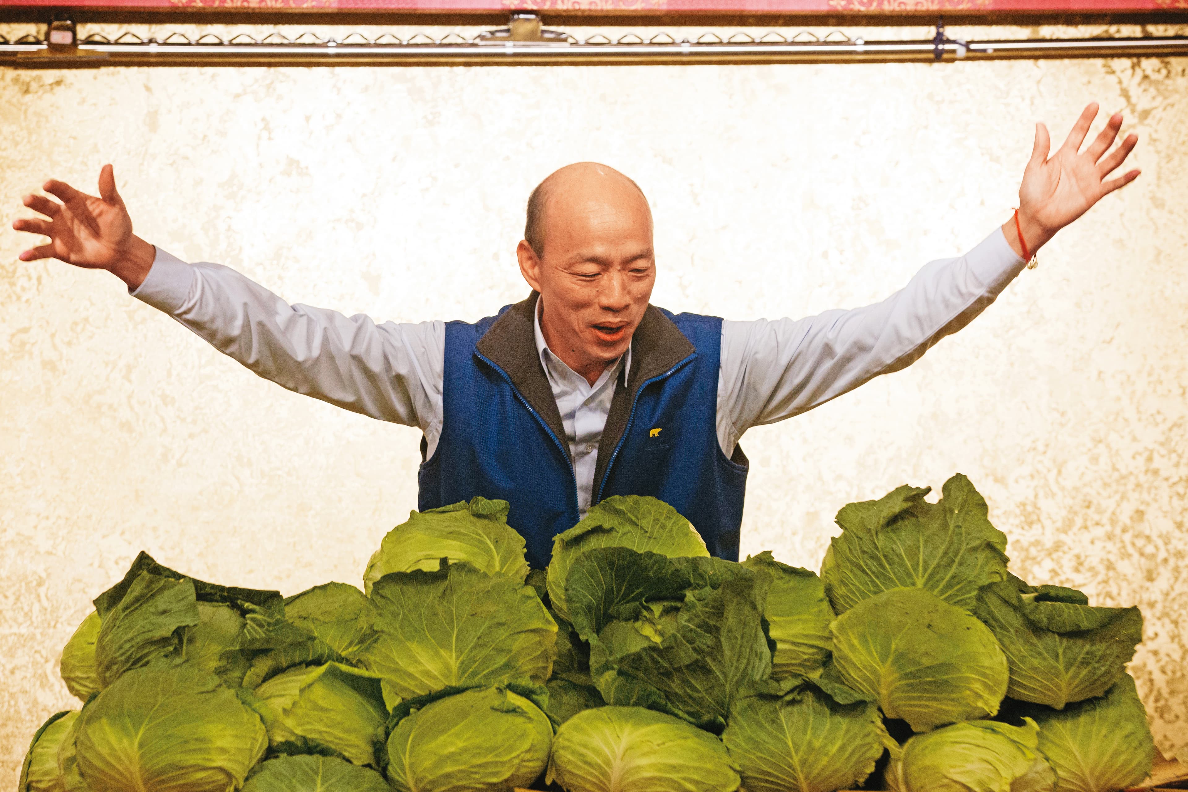 「賣菜郎」韓國瑜北農經營績效被當成神話,但隨著菜價普遍提高,北農營收數字也持續推高,紀錄被改寫。