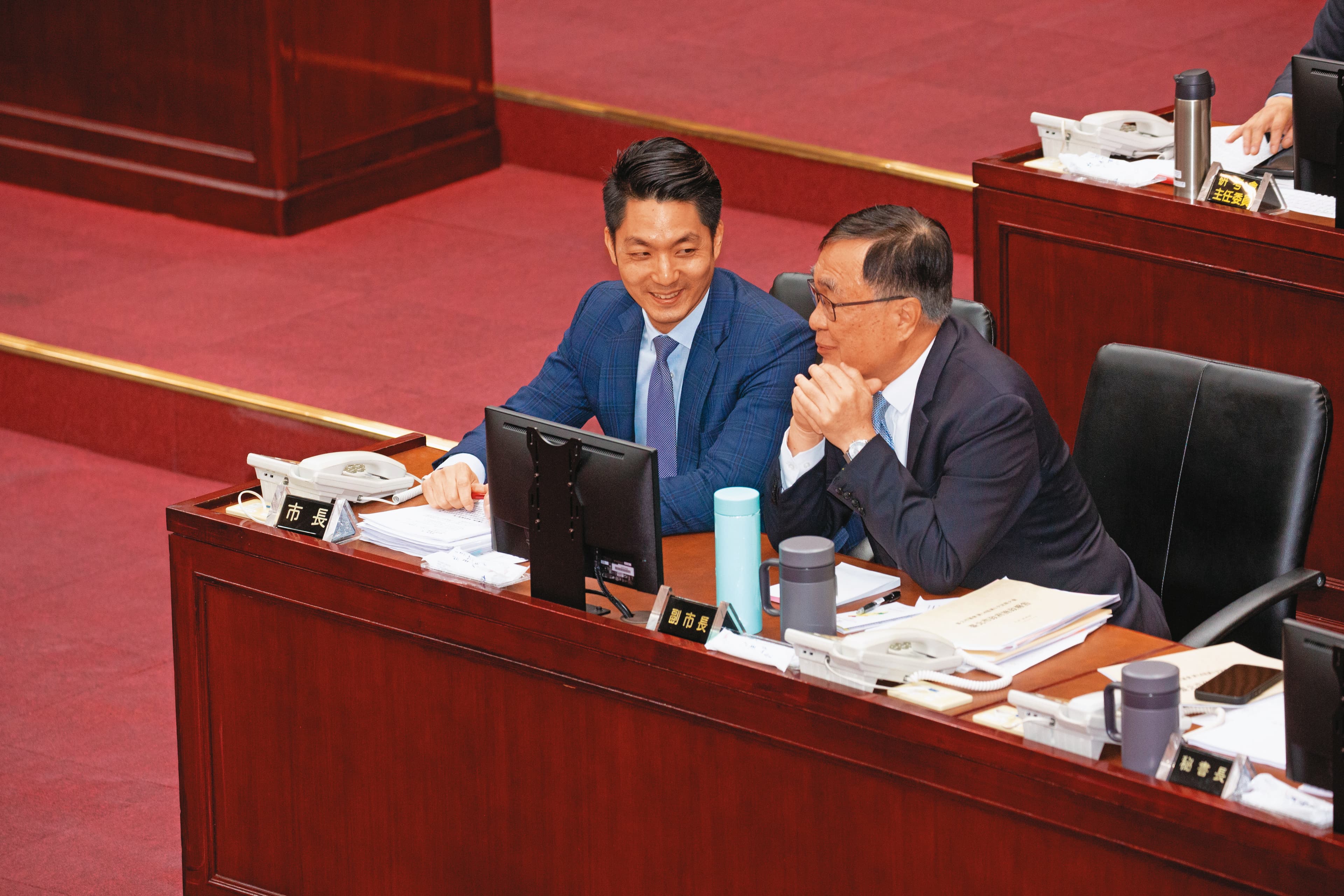 在韓國瑜高雄市長任內,擔任副市長的李四川(右),如今成為台北市長蔣萬安(左)的副手,也成為蔣市府與張榮味合作的關鍵之一。