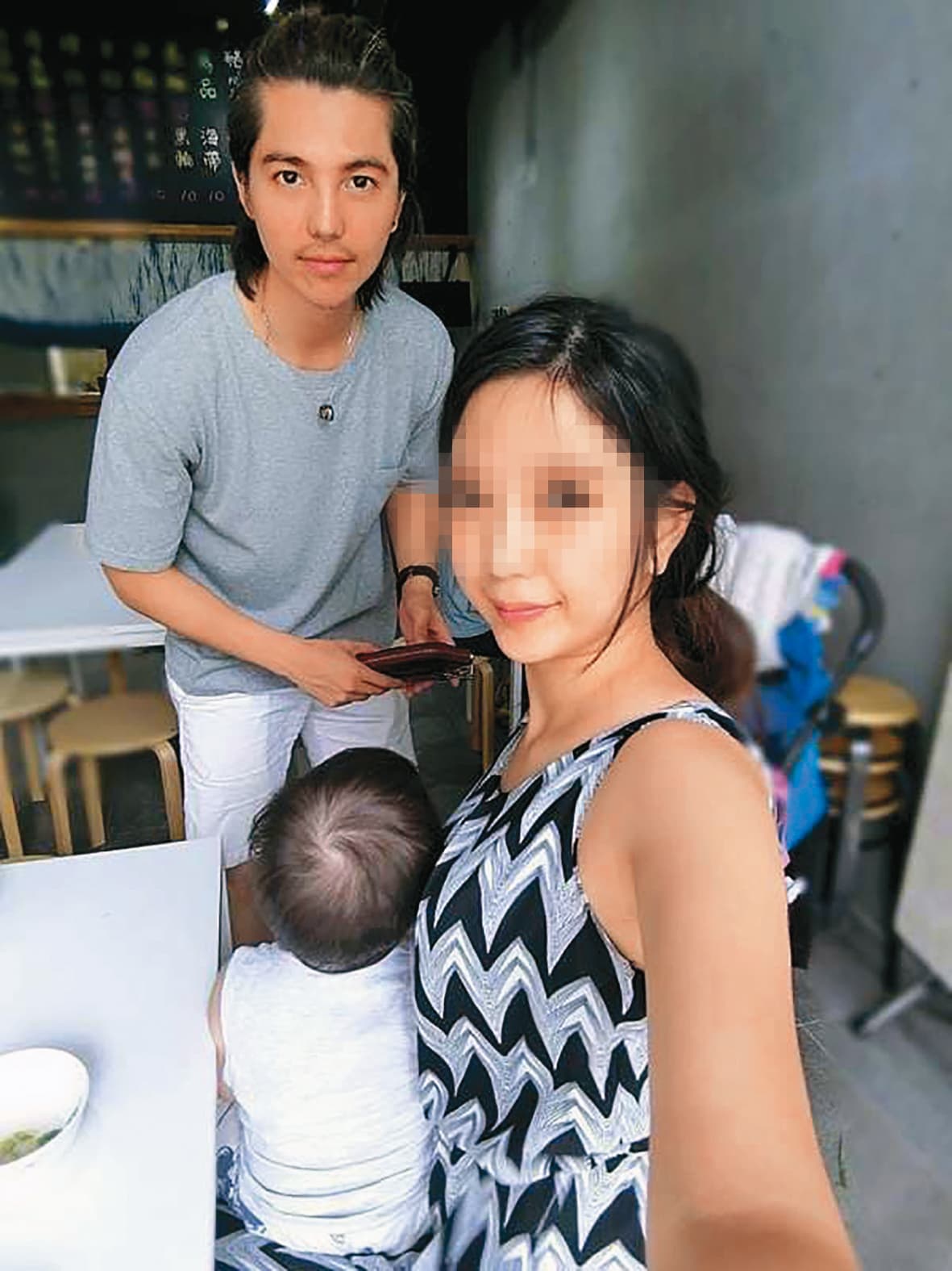 曬恩愛多年的口罩男(左)和老婆樂兒(右)的11年婚姻生變,更驚傳有第三者出現。(翻攝自Dcard)