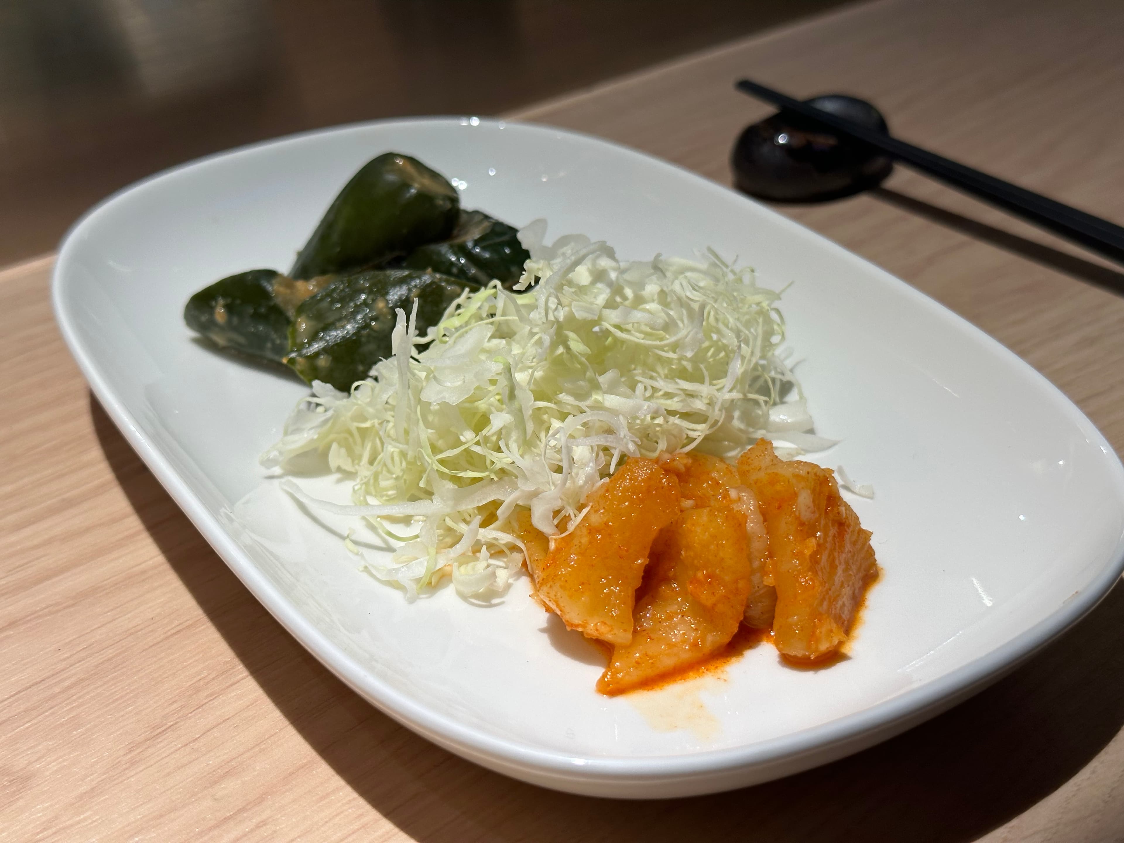 醃漬小菜會不定時更換食材,可以免費續加。