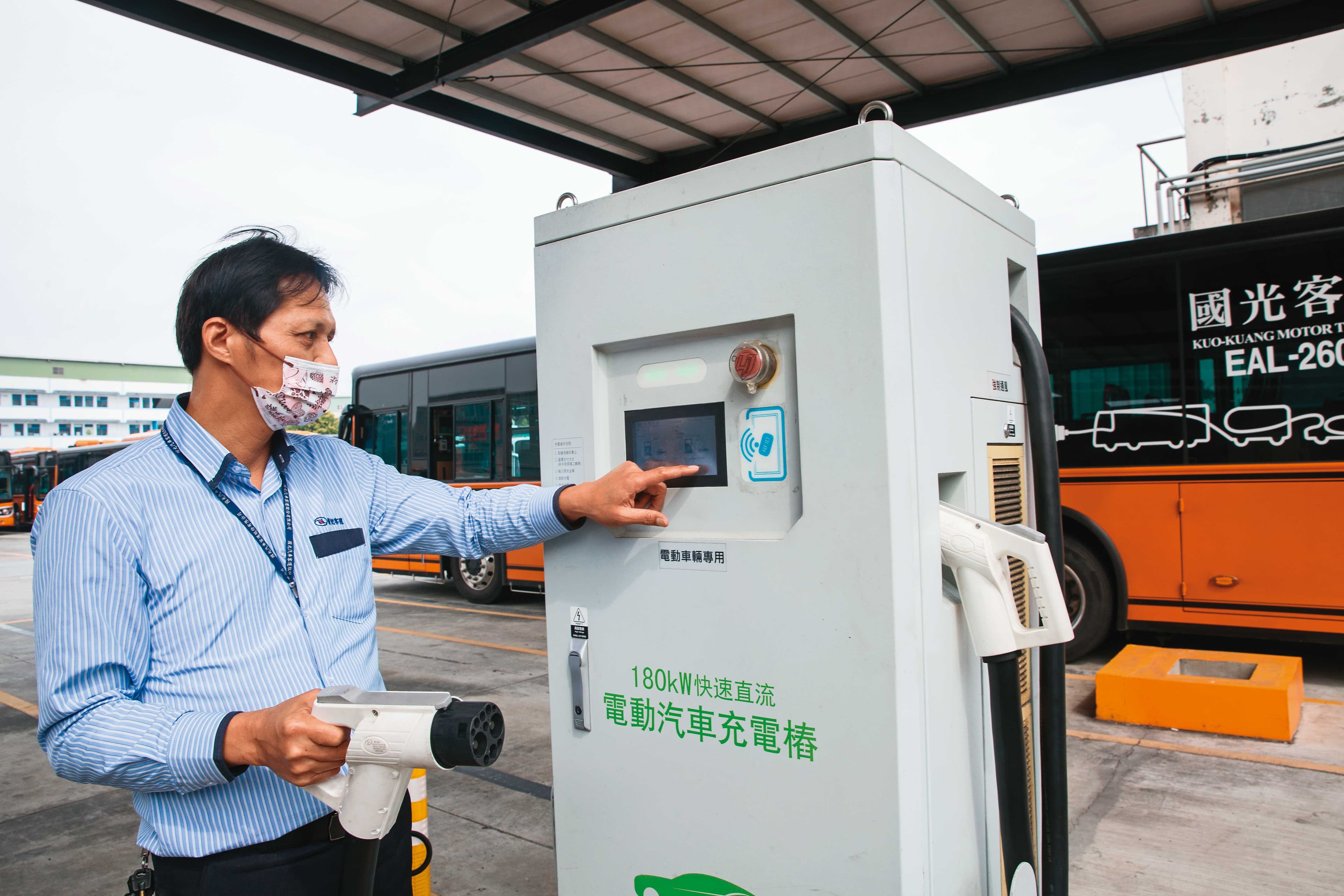 受益於成運汽車等業者的推波助瀾,行駛於市區的短程電動巴士,未來有機會成為鈦酸鋰電池的新出海口。