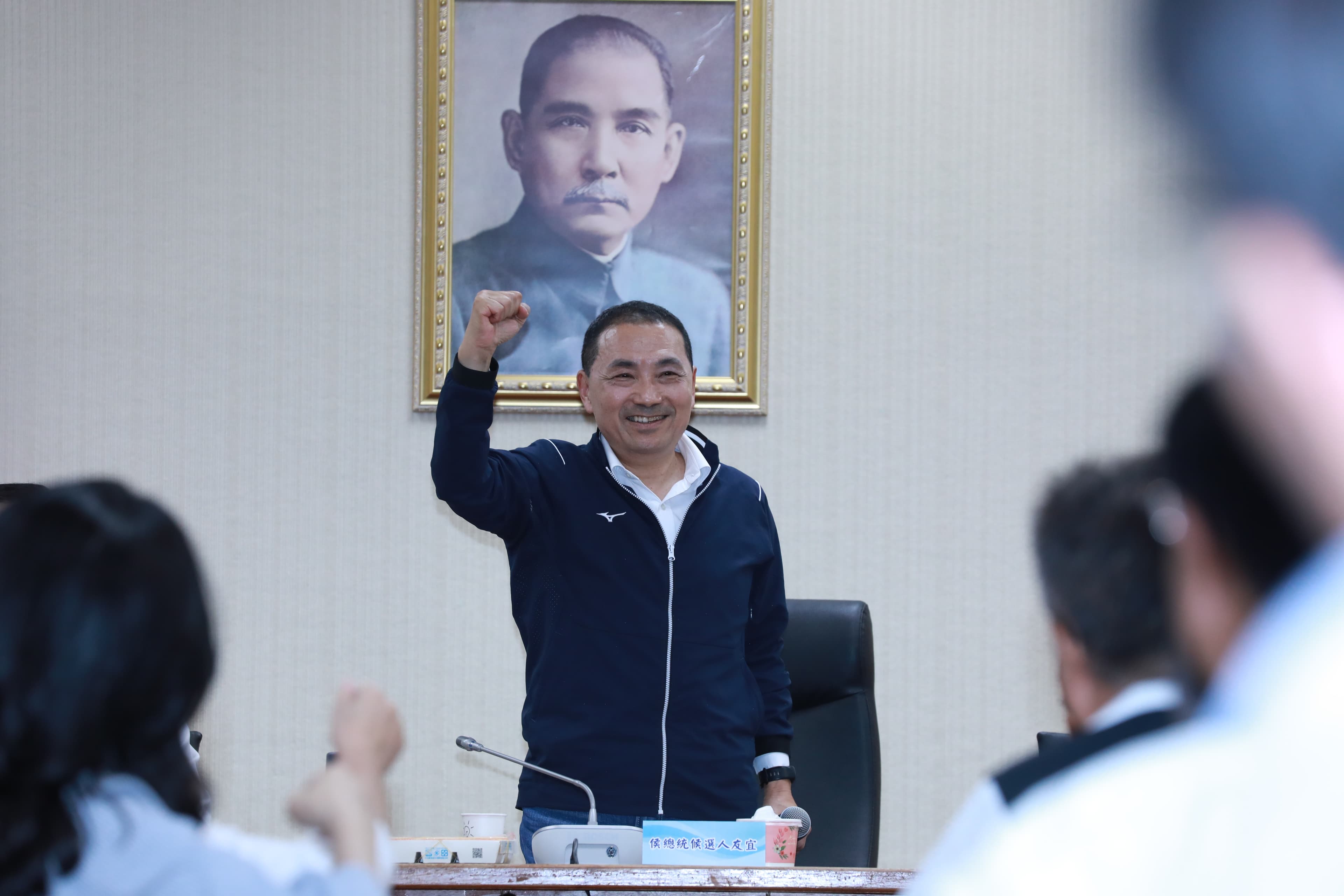 侯友宜喊「政黨輪替,我們承擔,我們一定會比民進黨做得更好」。