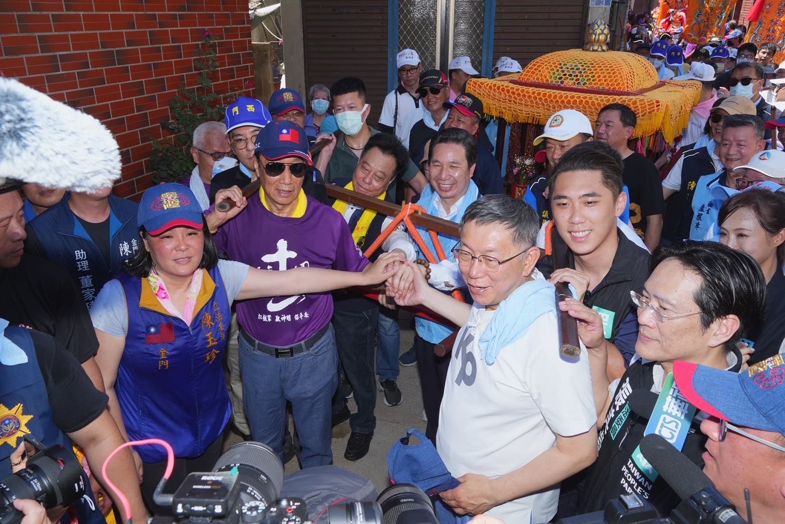 金門縣議長洪允典因表態挺郭台銘,遭國民黨提醒審慎發言,今天受訪直接開嗆。(民眾黨提供)