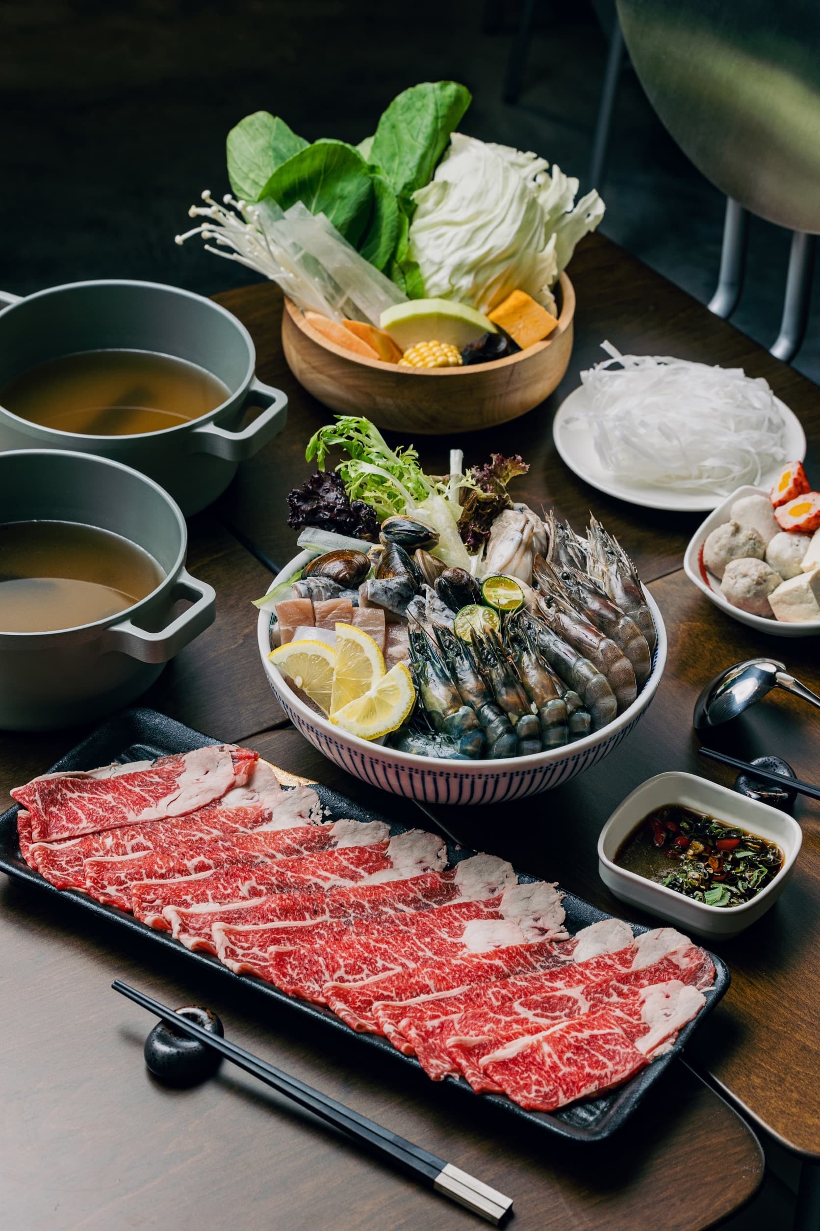 雙人B套餐的主菜可選牛翼板。(1,800元/套,肉大人提供)