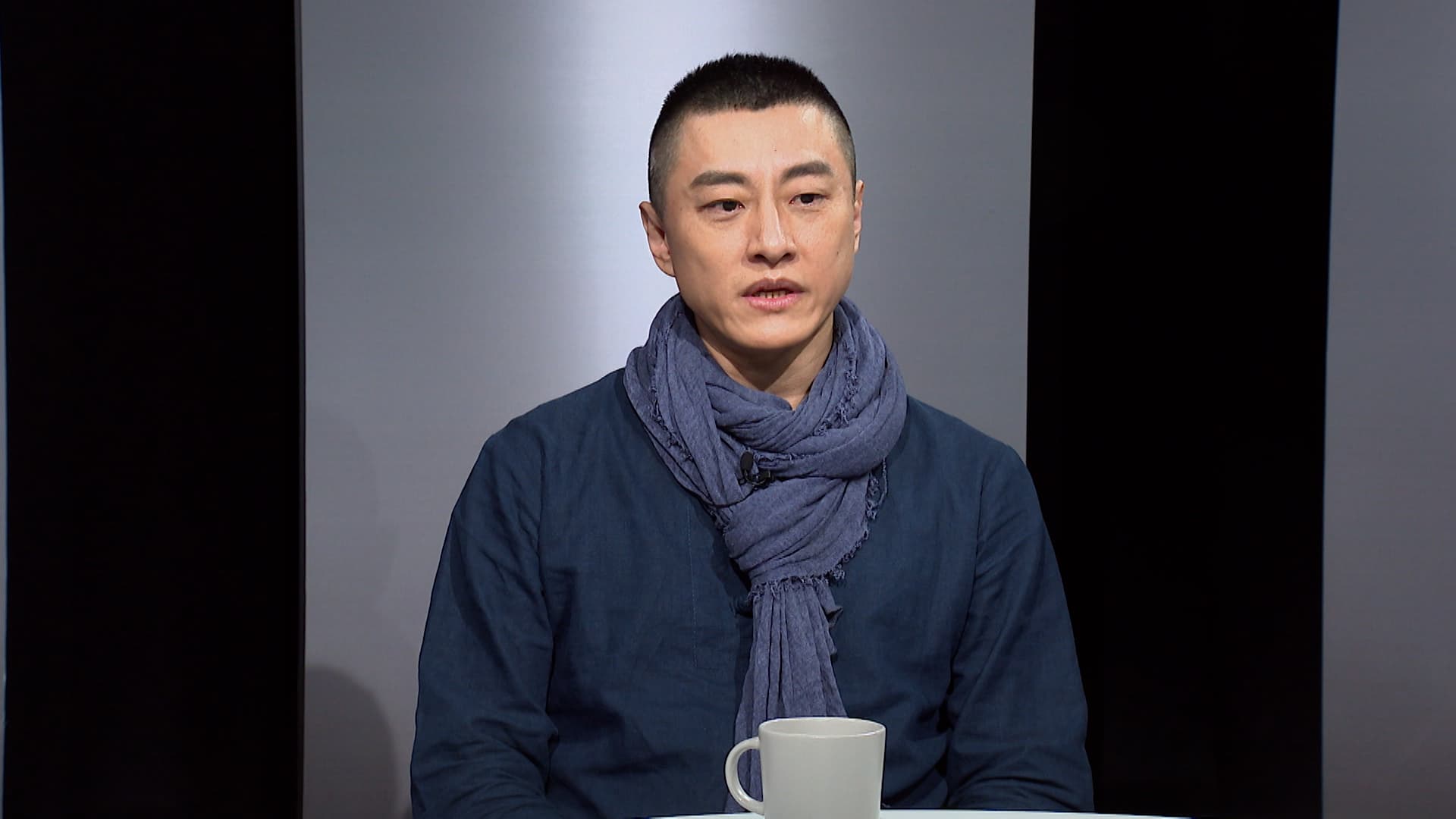 京劇演員盛鑑近期以影視作品為主,日前更客串《模仿犯》中許有為檢察官一角。(鏡電視提供)