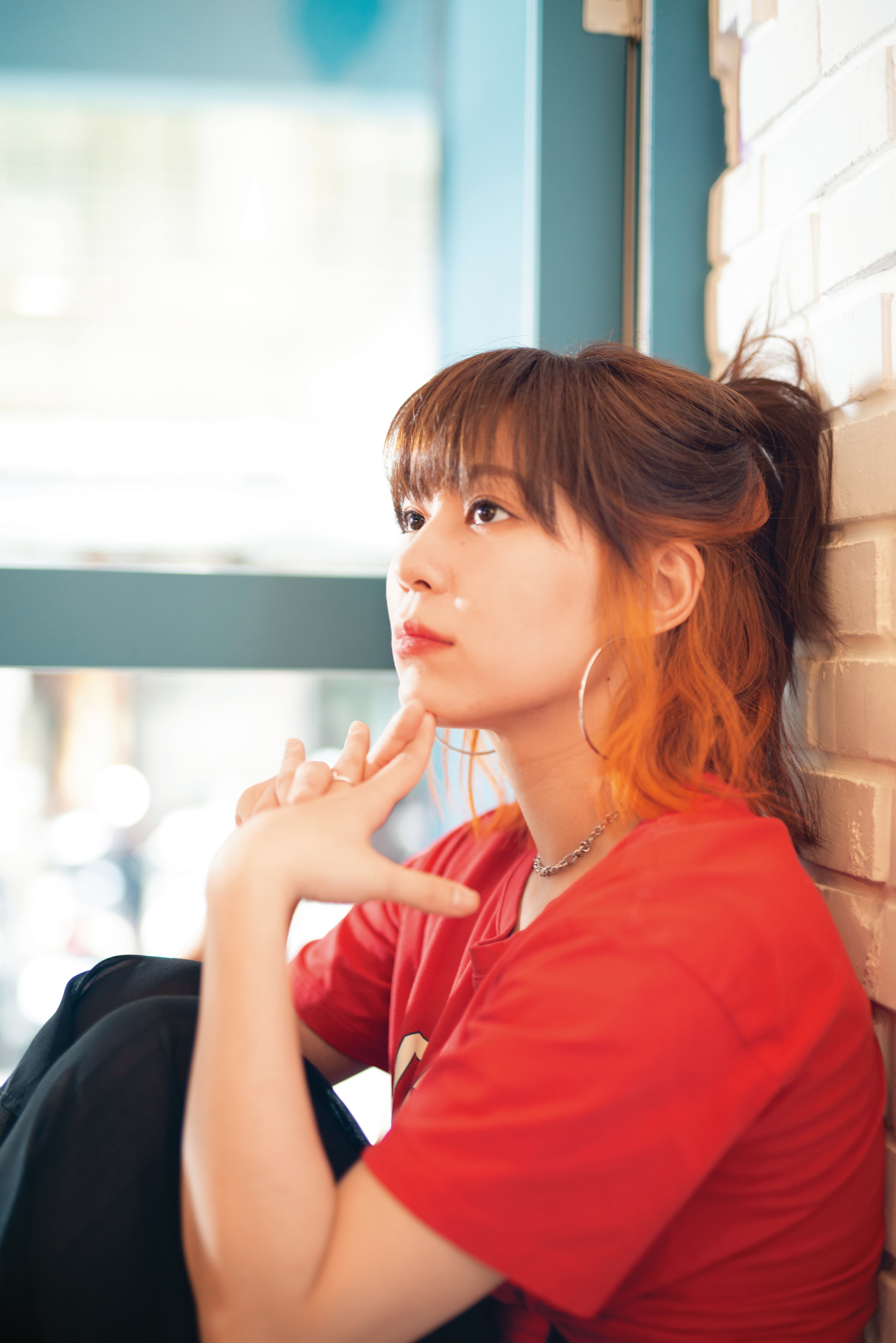 華承妍曾是日本音樂大師小室哲哉的旗下女弟子，培訓1年後出道。